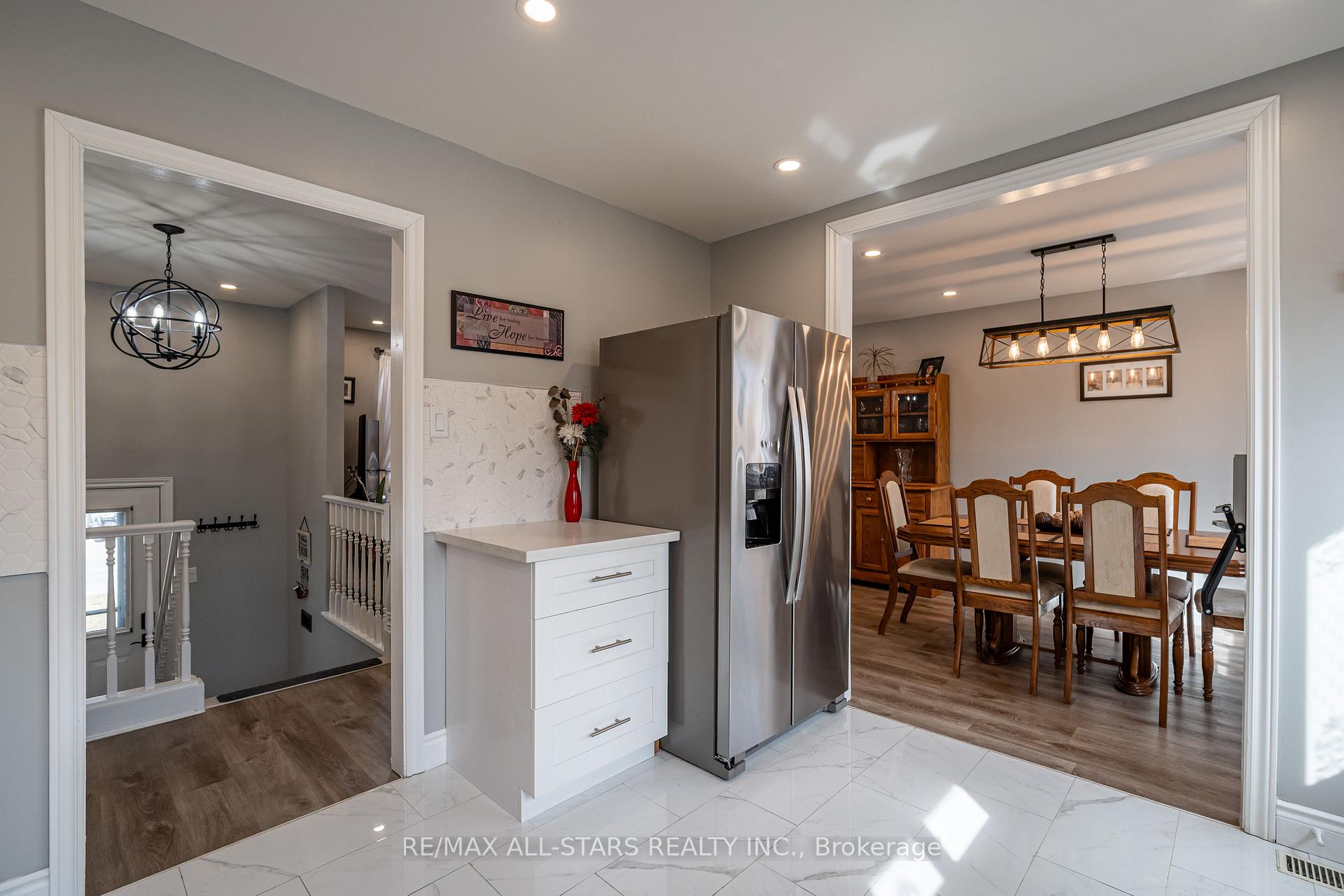 Photo 10 of 2431 Mountland Drive, Peterborough, Monaghan Ward 2 — HOMEH