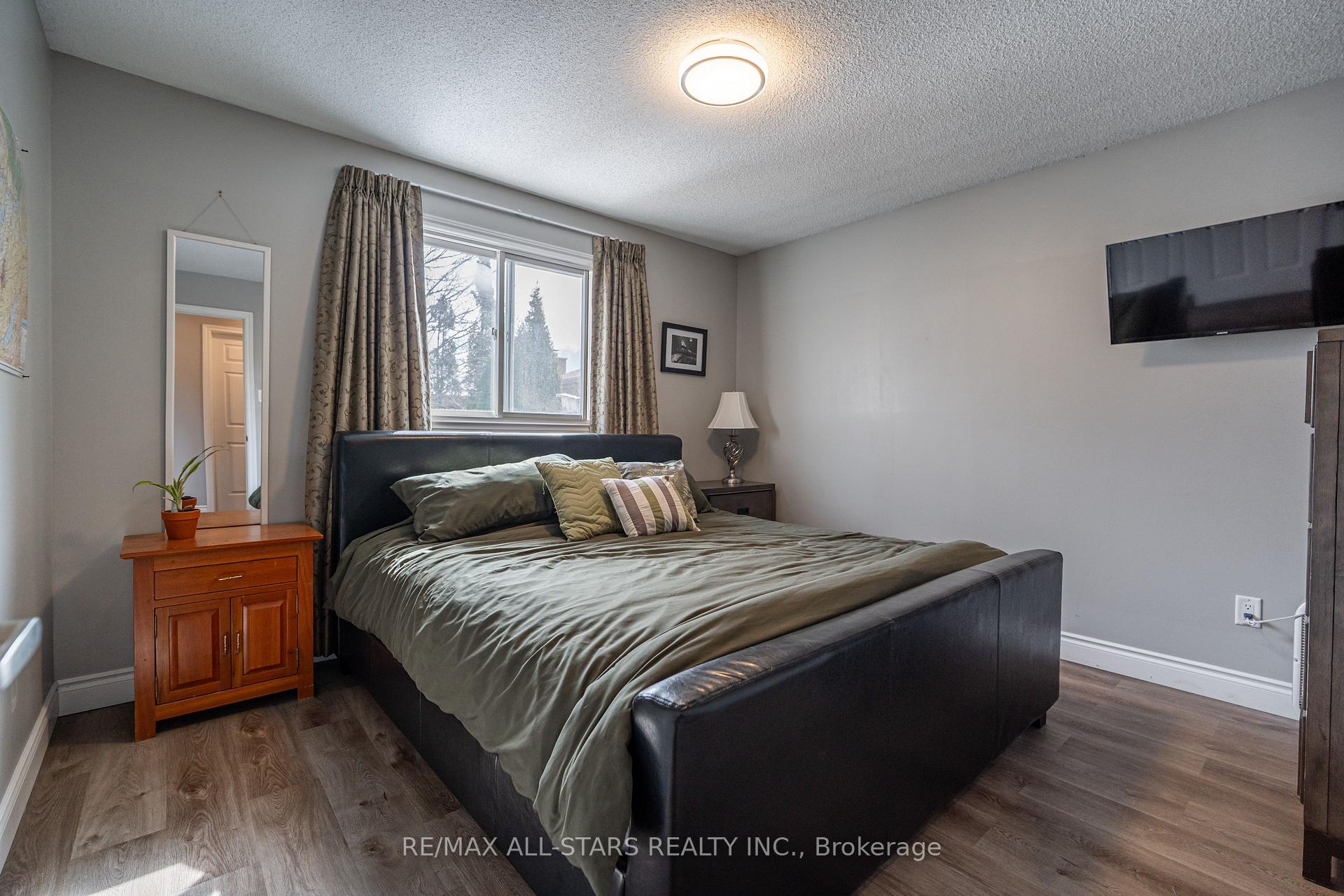 Photo 12 of 2431 Mountland Drive, Peterborough, Monaghan Ward 2 — HOMEH