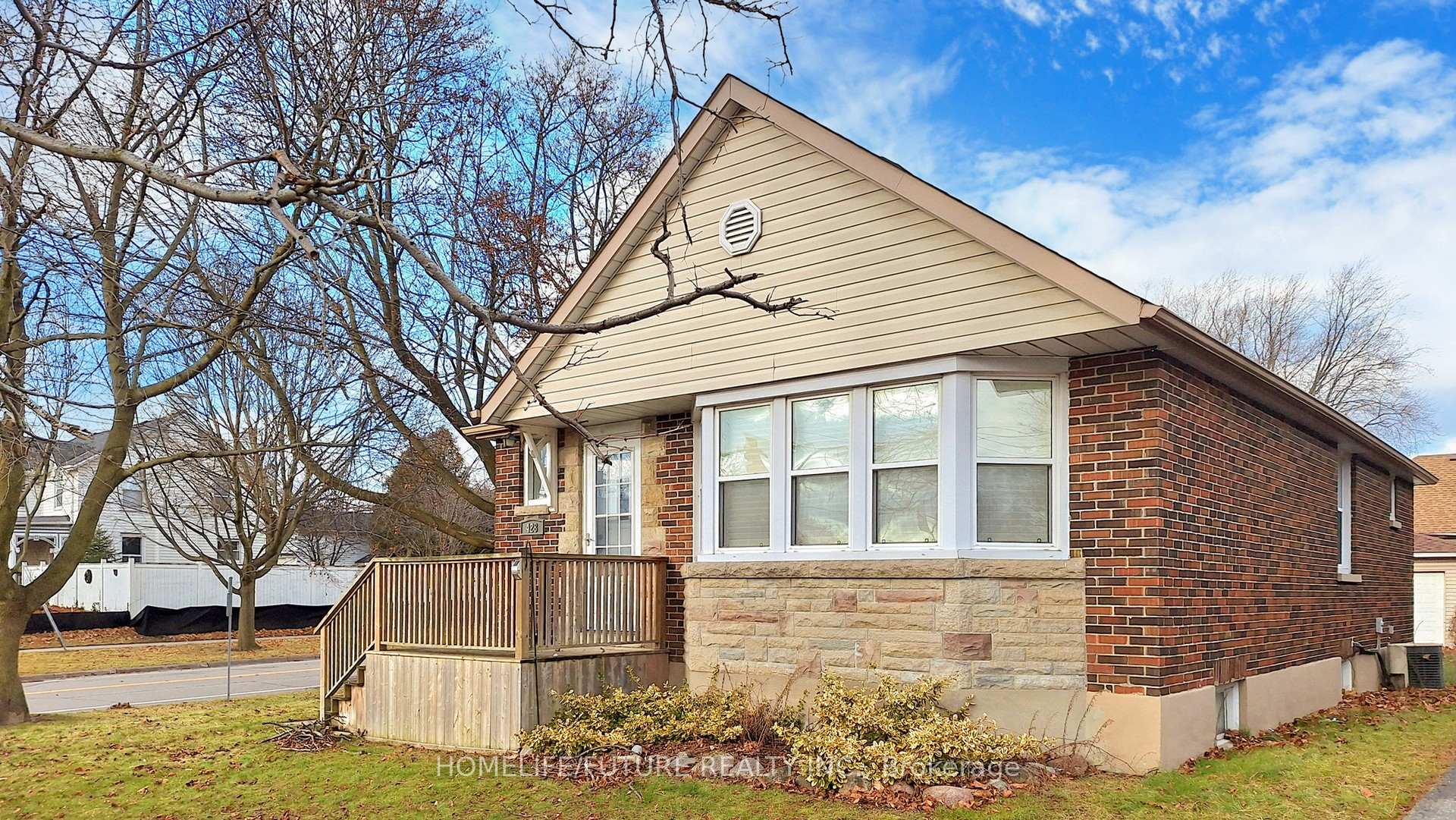 Photo 2 of 428 King Street E, Oshawa, O'Neill — HOMEH