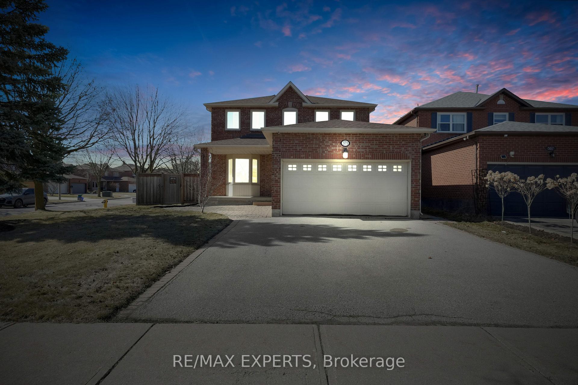 Photo 1 of 571 Barrhill Road, Vaughan, Maple — HOMEH