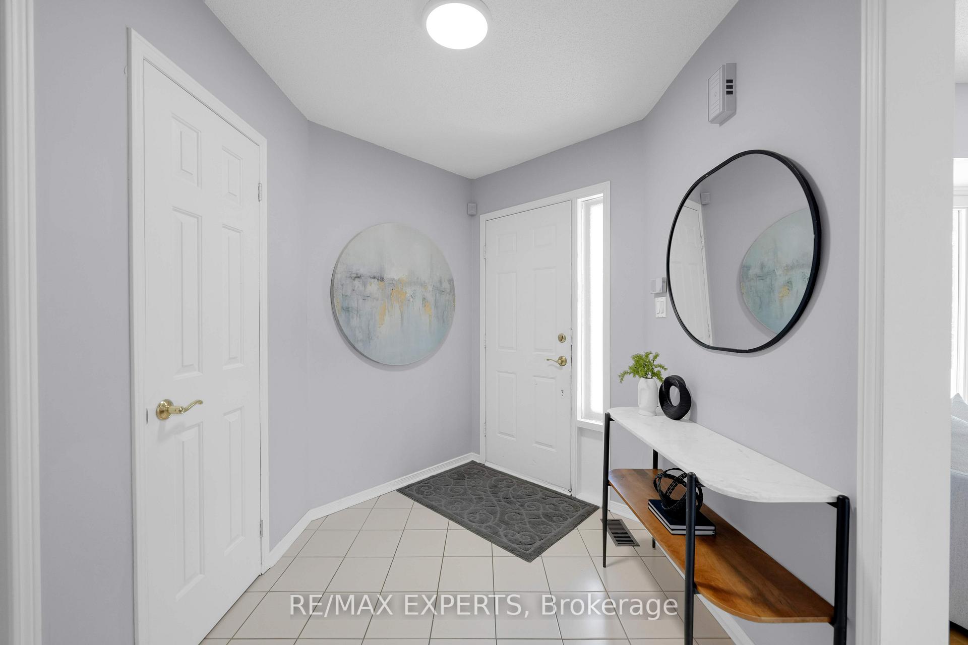 Photo 7 of 571 Barrhill Road, Vaughan, Maple — HOMEH