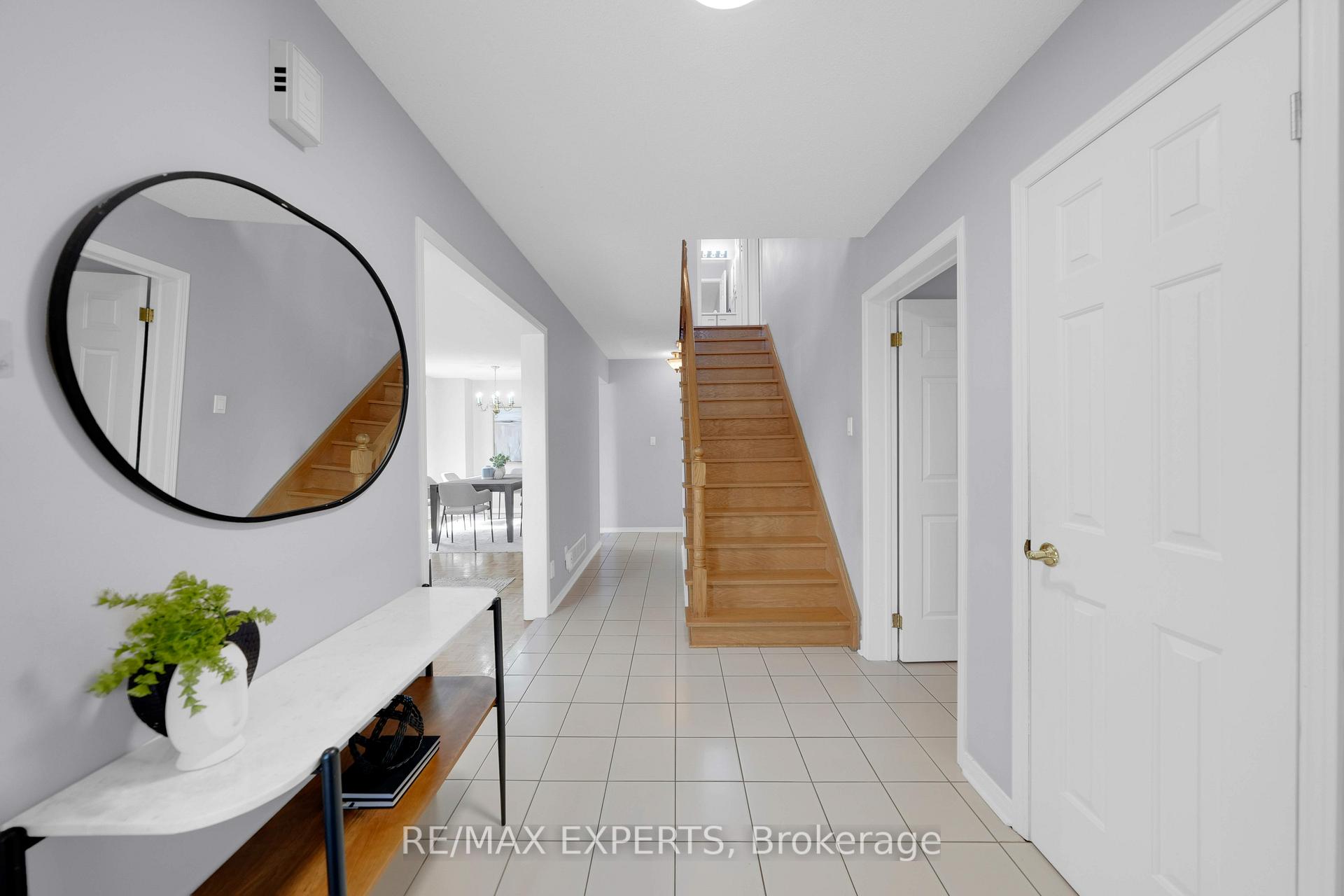 Photo 8 of 571 Barrhill Road, Vaughan, Maple — HOMEH