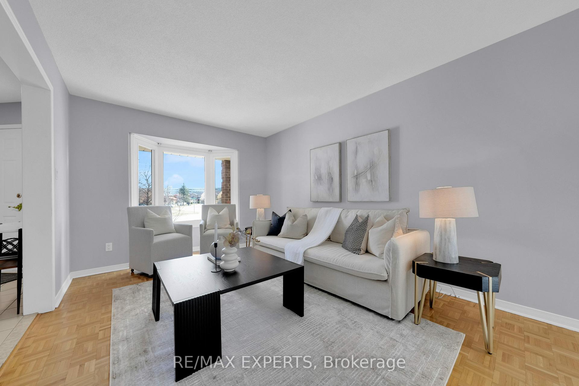 Photo 11 of 571 Barrhill Road, Vaughan, Maple — HOMEH