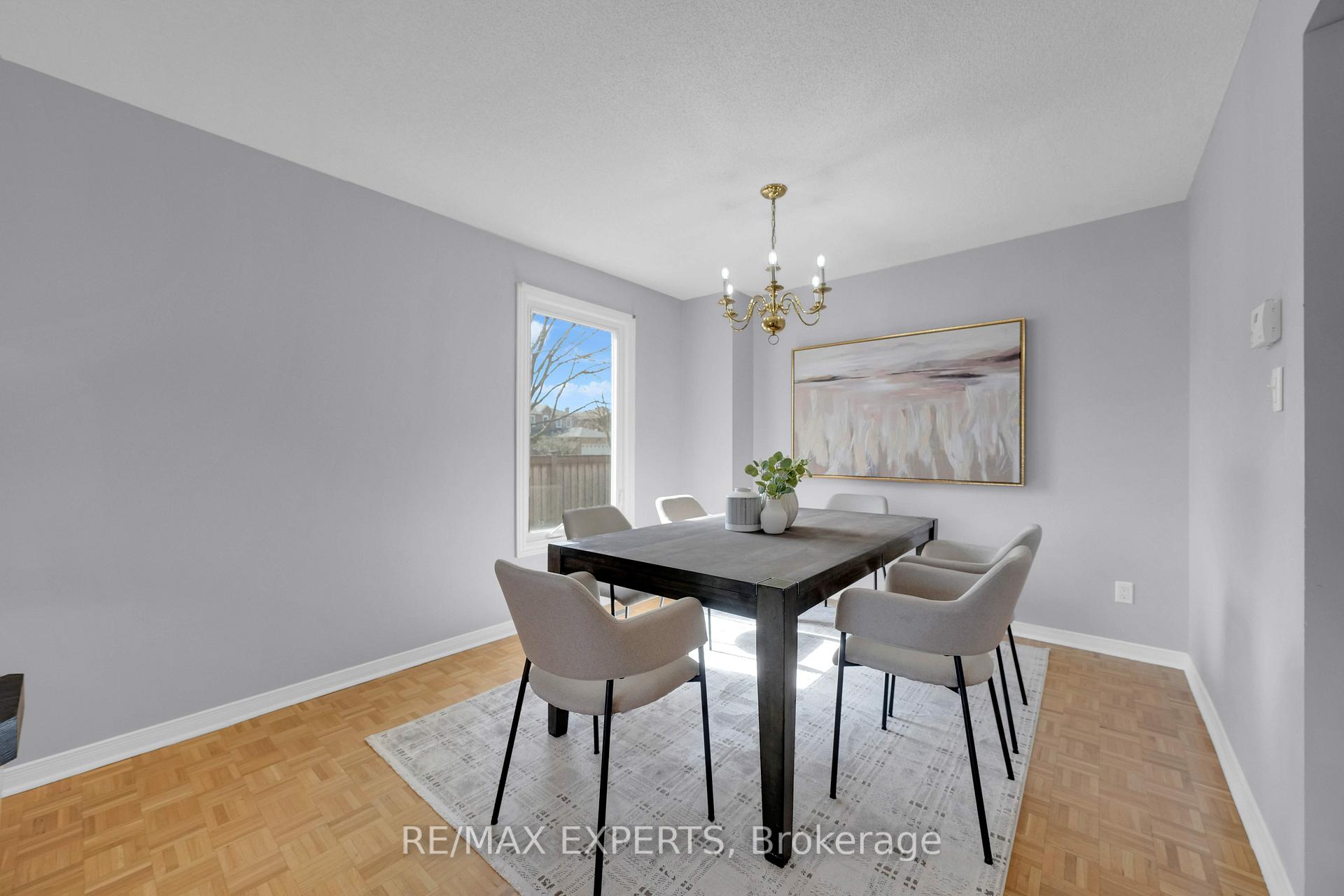 Photo 12 of 571 Barrhill Road, Vaughan, Maple — HOMEH