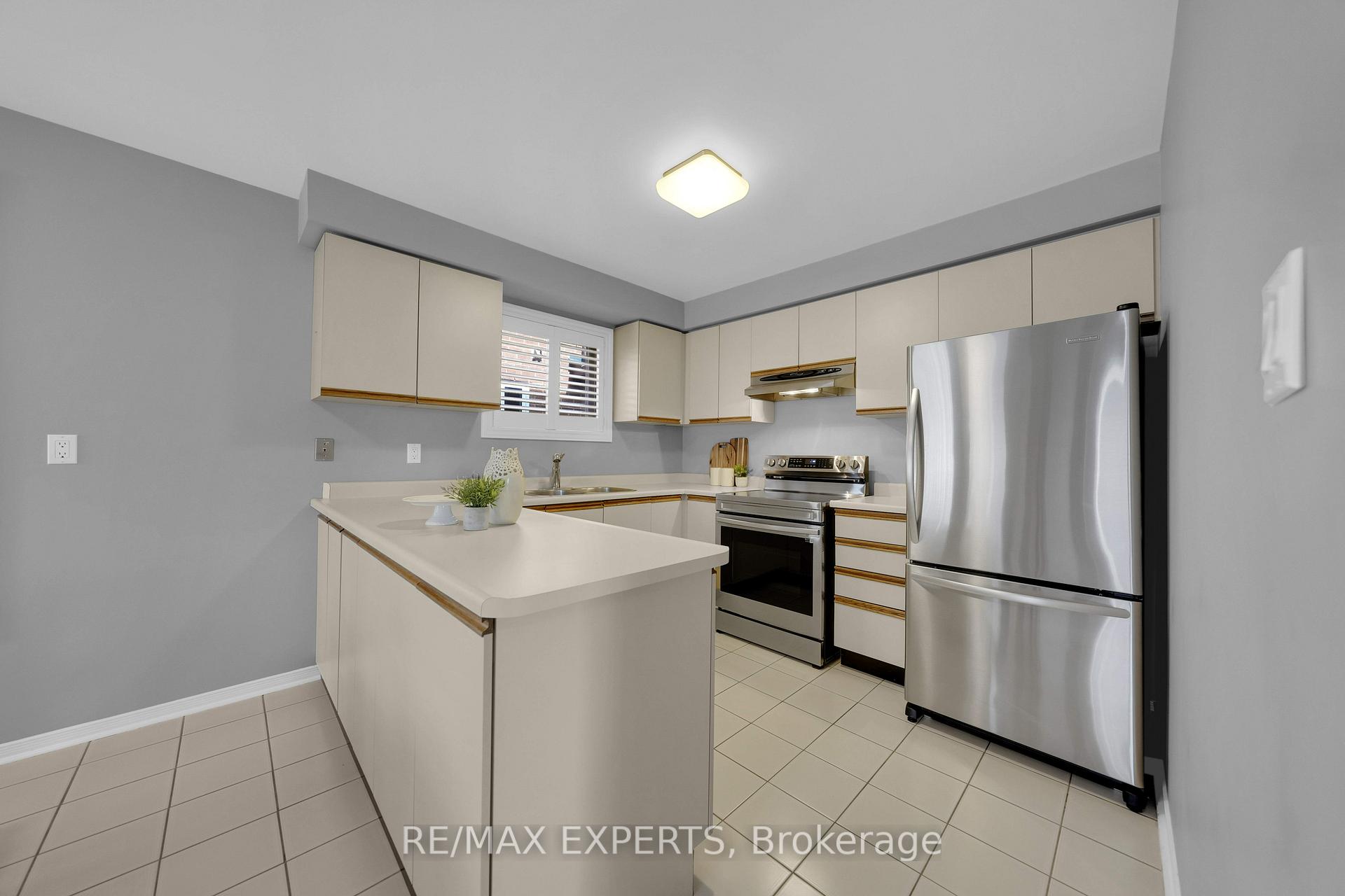 Photo 14 of 571 Barrhill Road, Vaughan, Maple — HOMEH