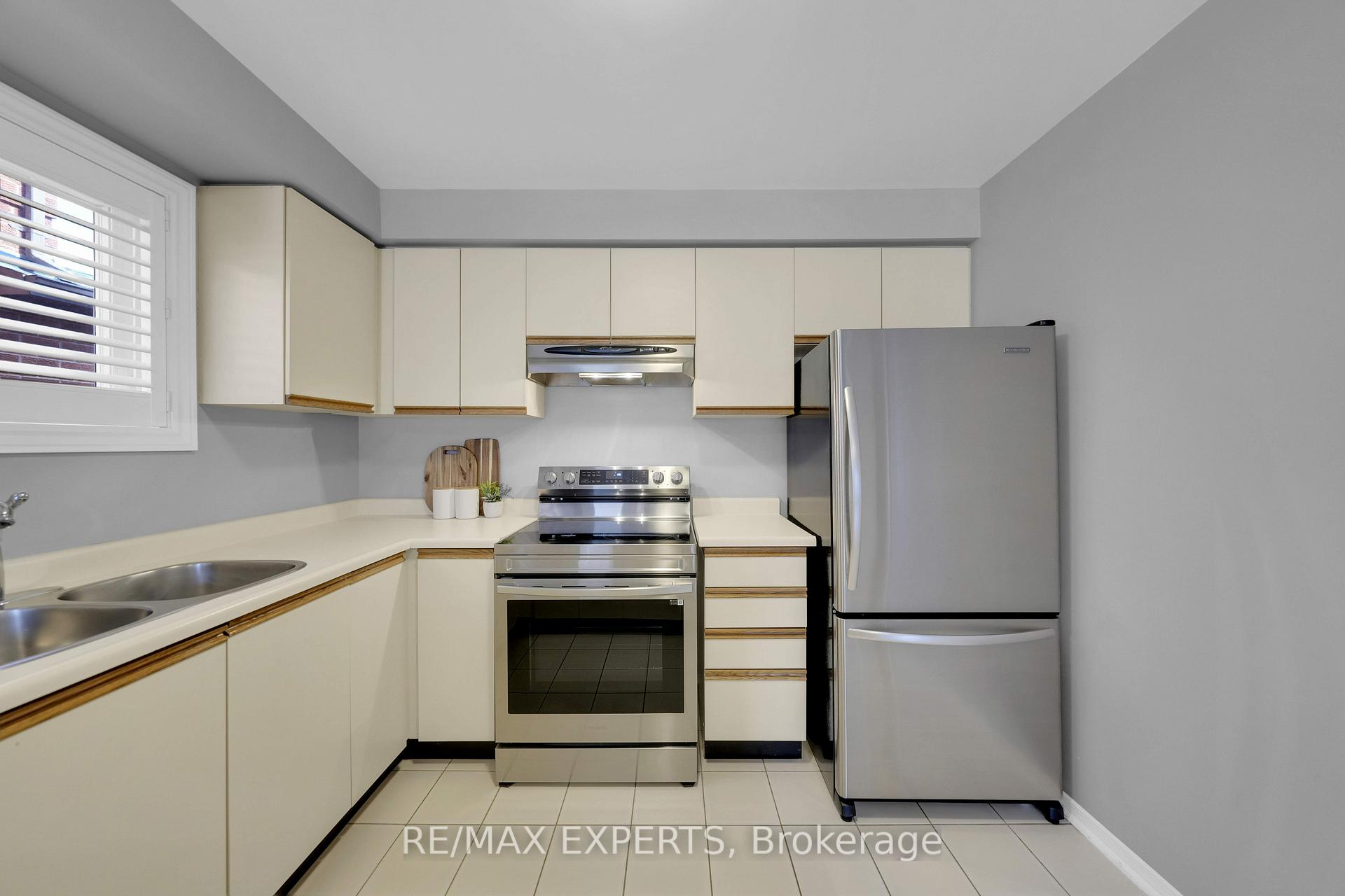 Photo 15 of 571 Barrhill Road, Vaughan, Maple — HOMEH