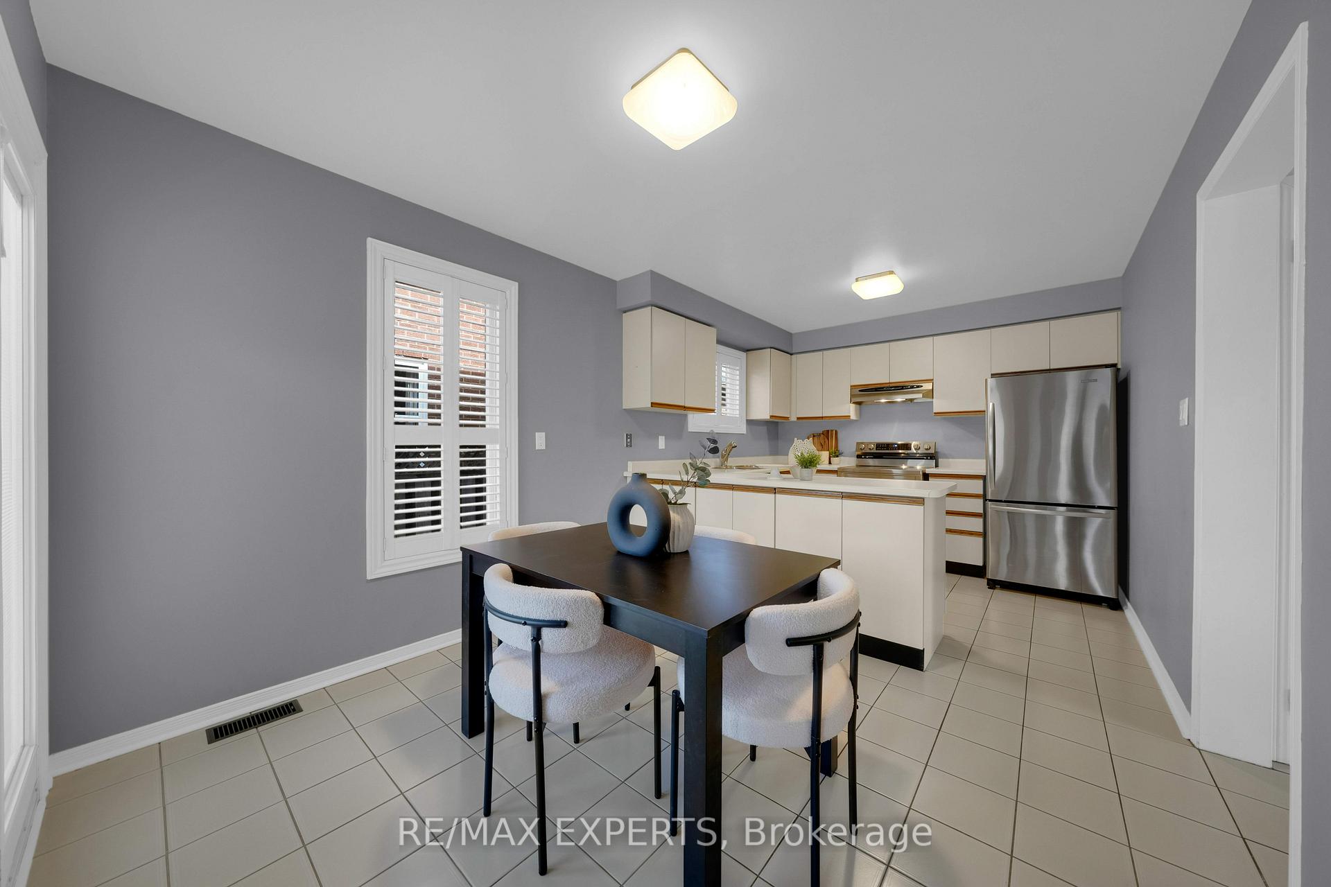 Photo 17 of 571 Barrhill Road, Vaughan, Maple — HOMEH