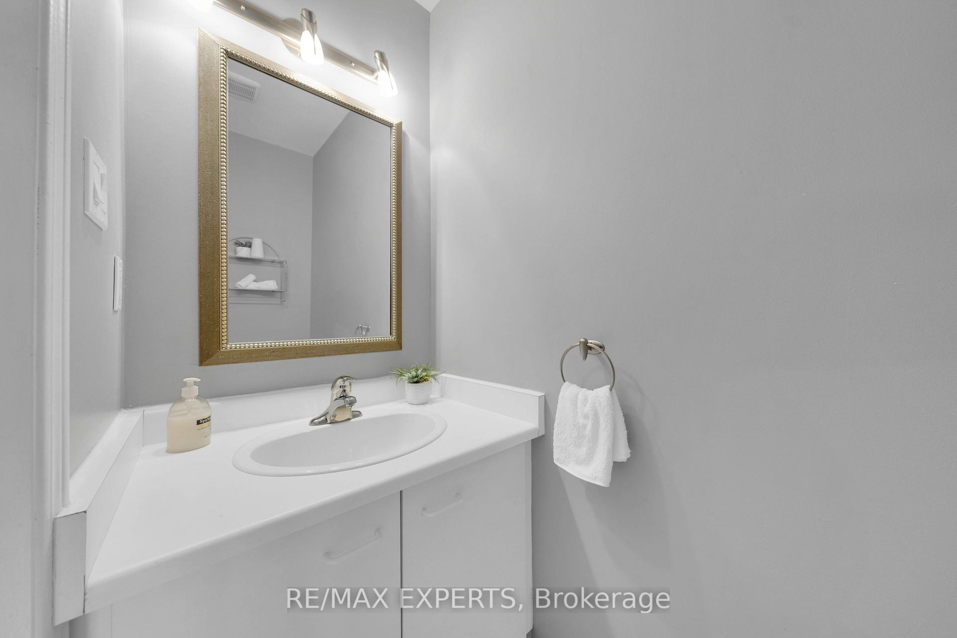 Photo 21 of 571 Barrhill Road, Vaughan, Maple — HOMEH