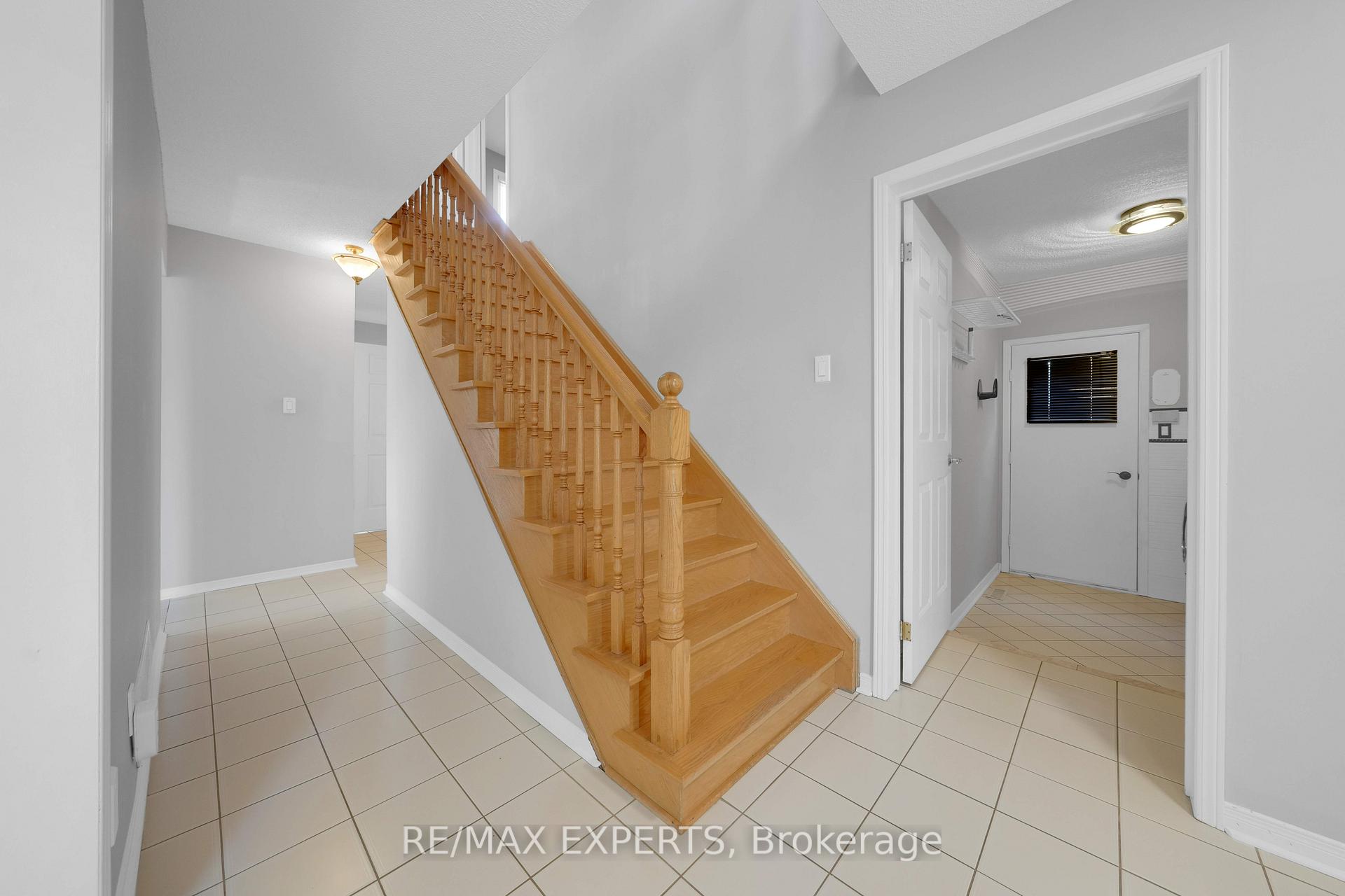 Photo 22 of 571 Barrhill Road, Vaughan, Maple — HOMEH