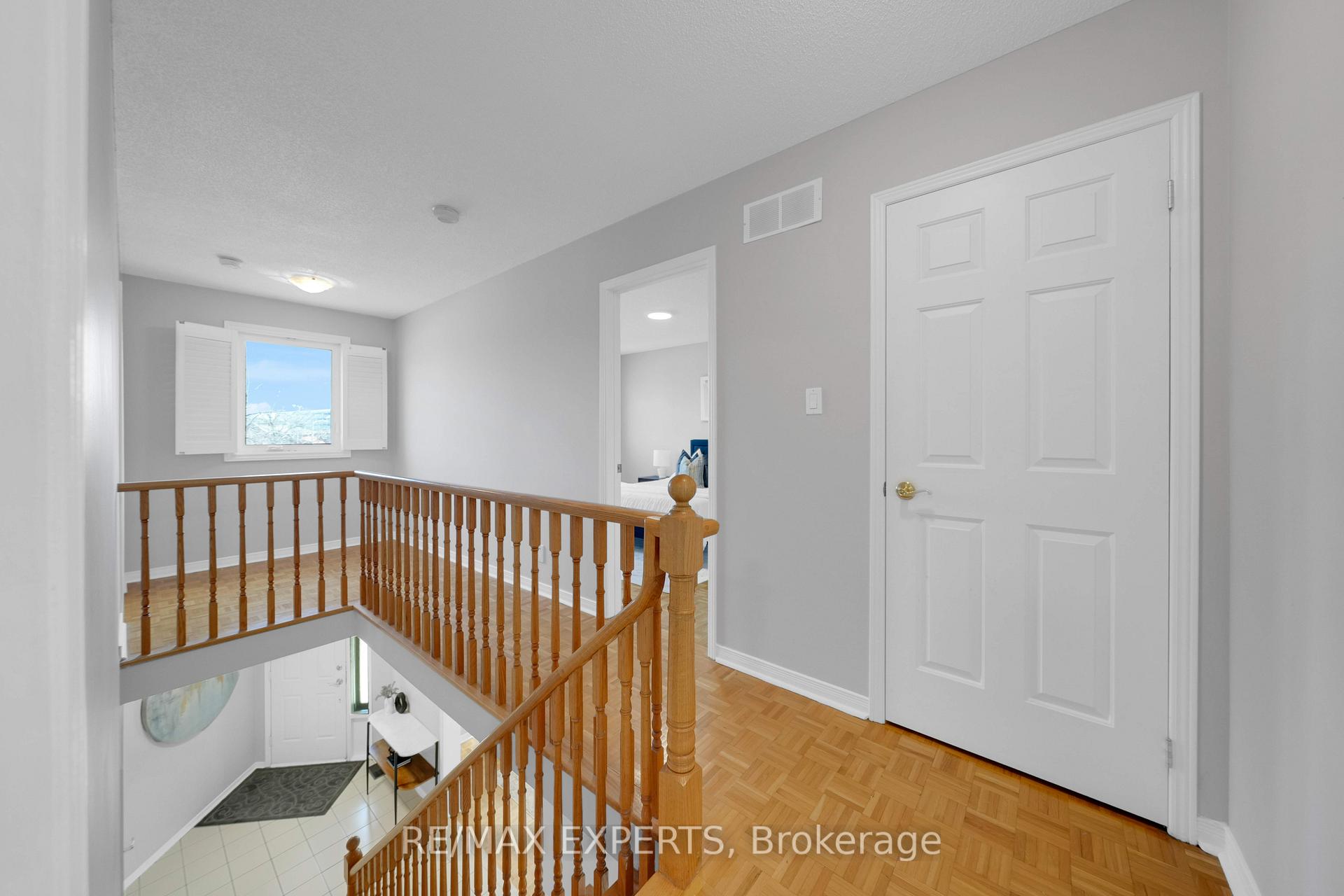 Photo 24 of 571 Barrhill Road, Vaughan, Maple — HOMEH
