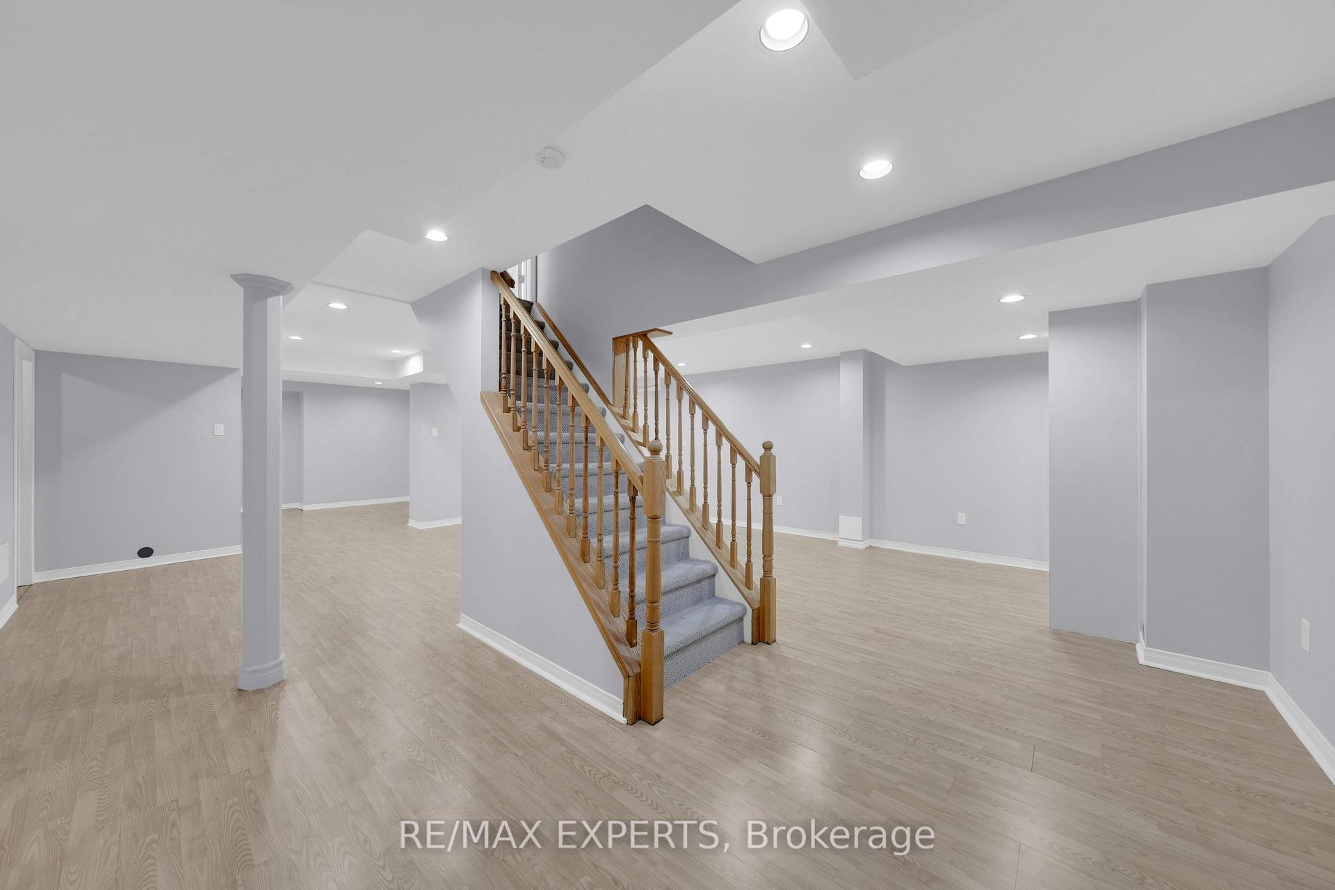 Photo 32 of 571 Barrhill Road, Vaughan, Maple — HOMEH