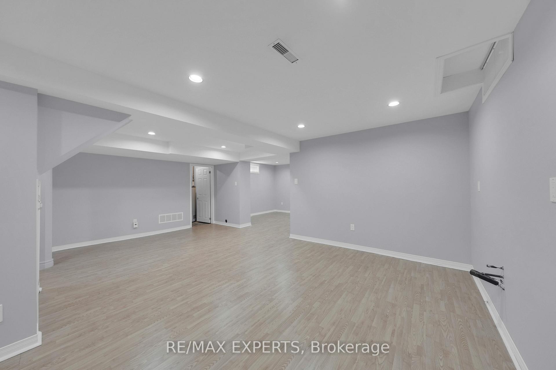 Photo 33 of 571 Barrhill Road, Vaughan, Maple — HOMEH