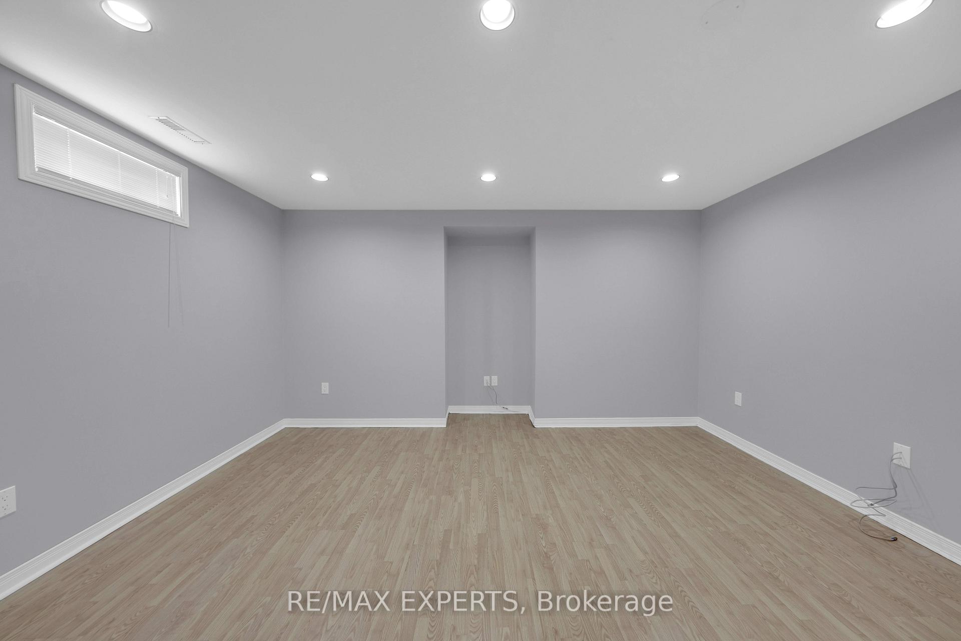 Photo 35 of 571 Barrhill Road, Vaughan, Maple — HOMEH
