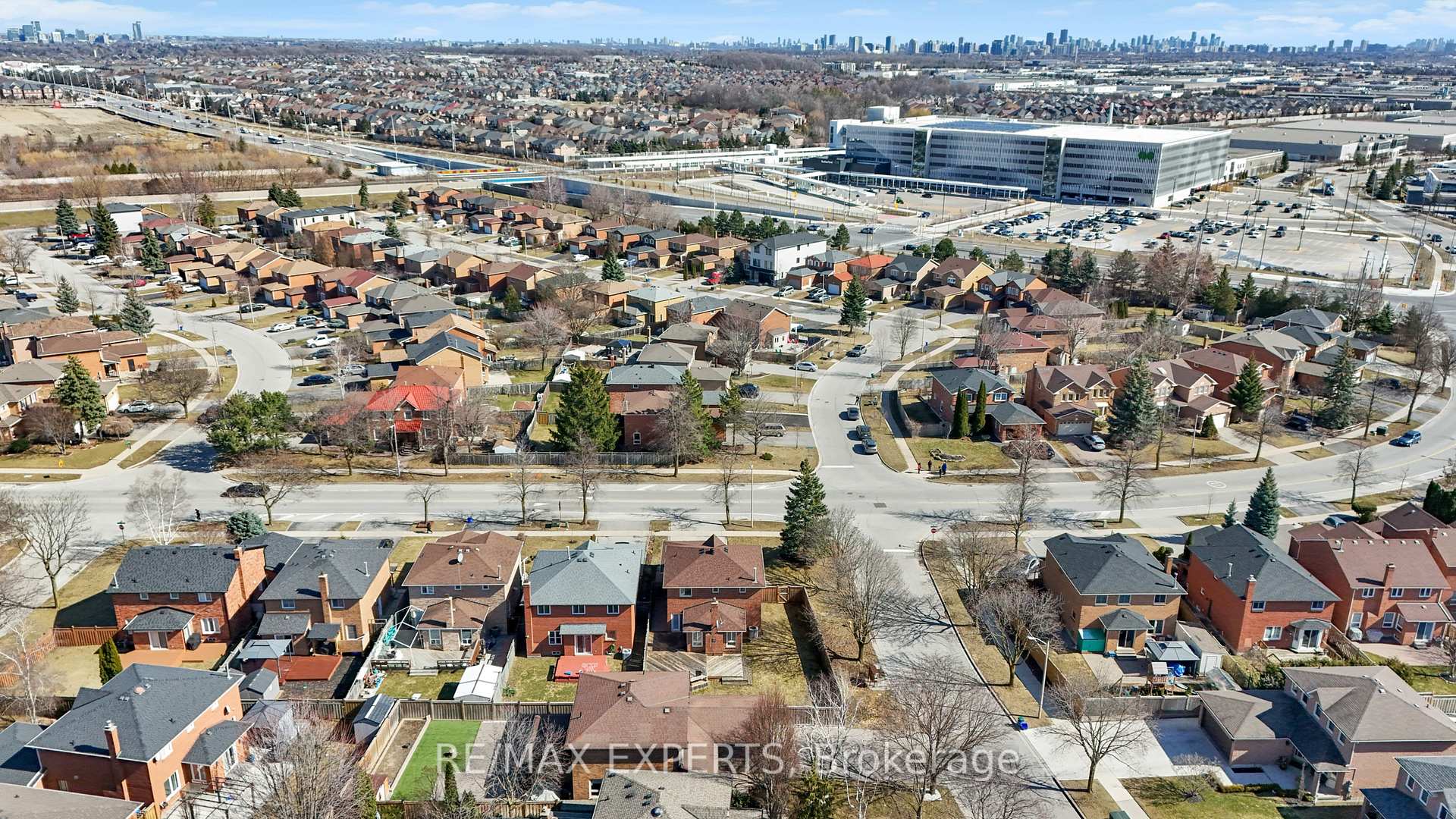 Photo 47 of 571 Barrhill Road, Vaughan, Maple — HOMEH