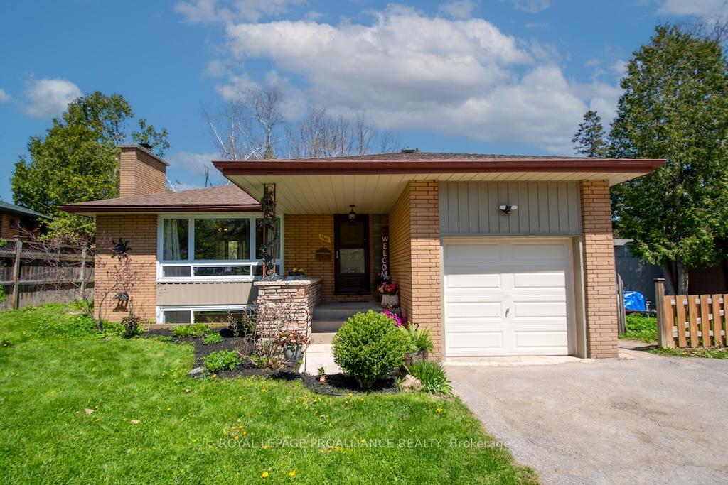 Photo 2 of 1060 Glendale Drive, Peterborough, Northcrest Ward 5 — HOMEH
