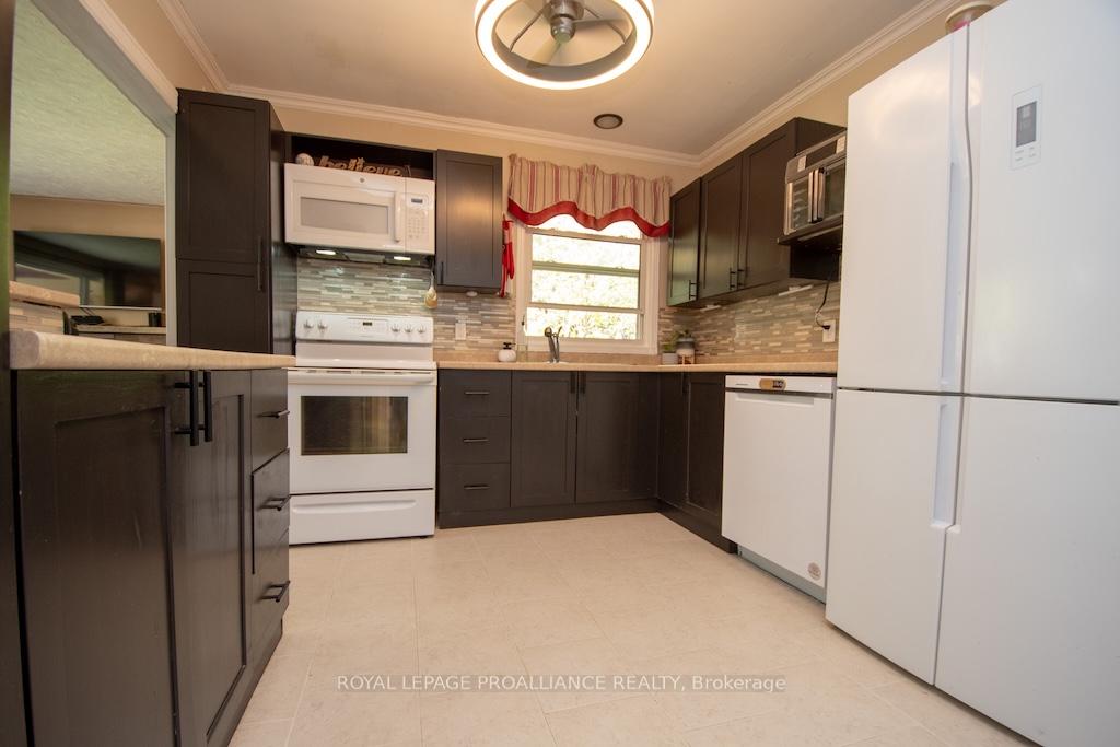Photo 8 of 1060 Glendale Drive, Peterborough, Northcrest Ward 5 — HOMEH