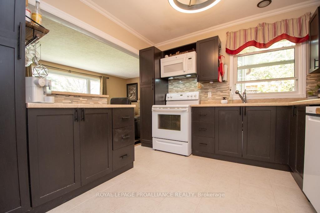 Photo 9 of 1060 Glendale Drive, Peterborough, Northcrest Ward 5 — HOMEH