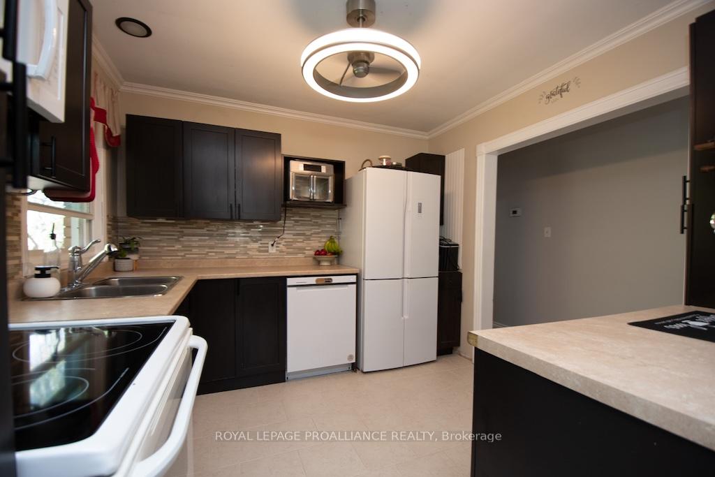 Photo 10 of 1060 Glendale Drive, Peterborough, Northcrest Ward 5 — HOMEH