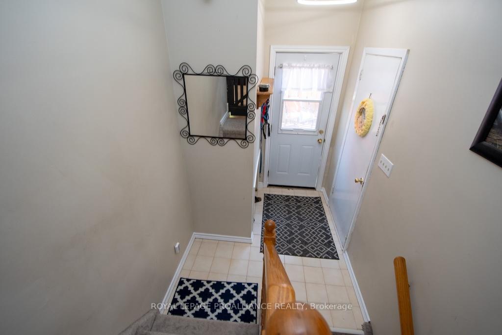 Photo 11 of 1060 Glendale Drive, Peterborough, Northcrest Ward 5 — HOMEH