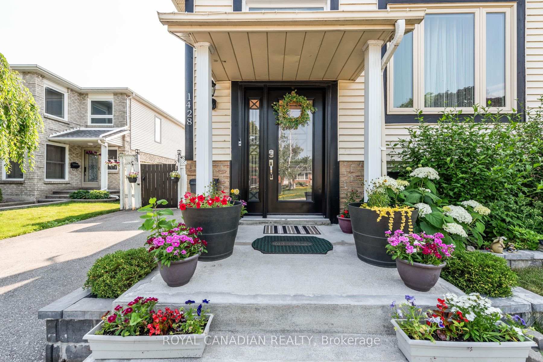 Photo 3 of 1428 Park Road S, Oshawa, Lakeview — HOMEH
