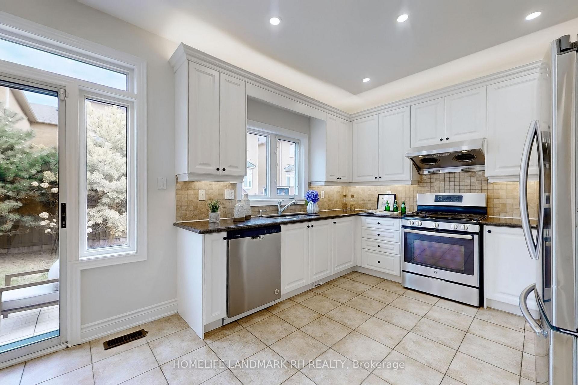 Photo 14 of 608 Summeridge Drive, Vaughan, Patterson — HOMEH
