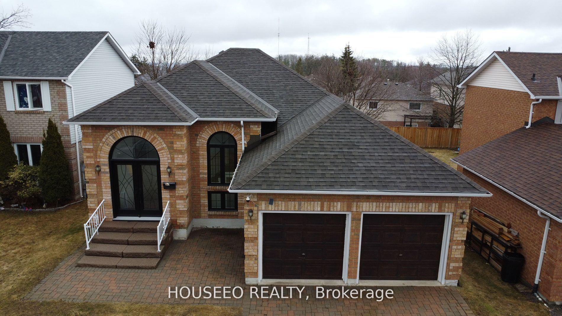 Front of 1414 Glenforest Crescent