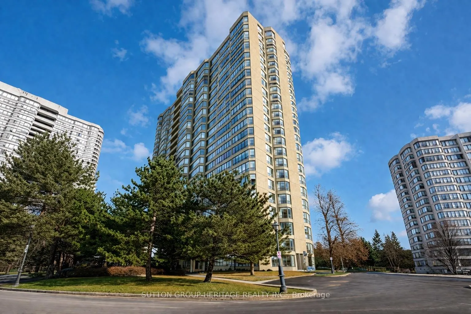 Photo 1 of Unit 1405, 24 Hanover Road, Brampton, Queen Street Corridor — HOMEH