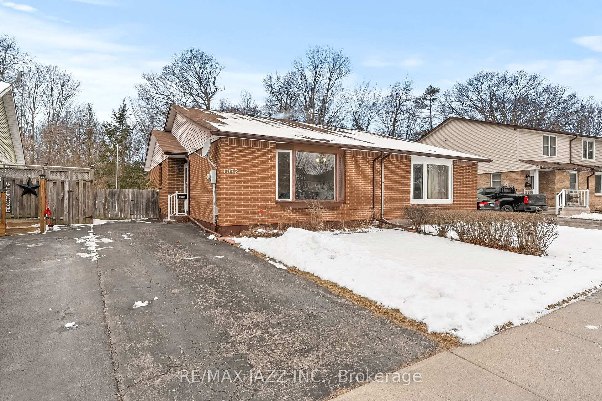 Photo 3 of 1072 Central Park Boulevard N, Oshawa, Centennial — HOMEH