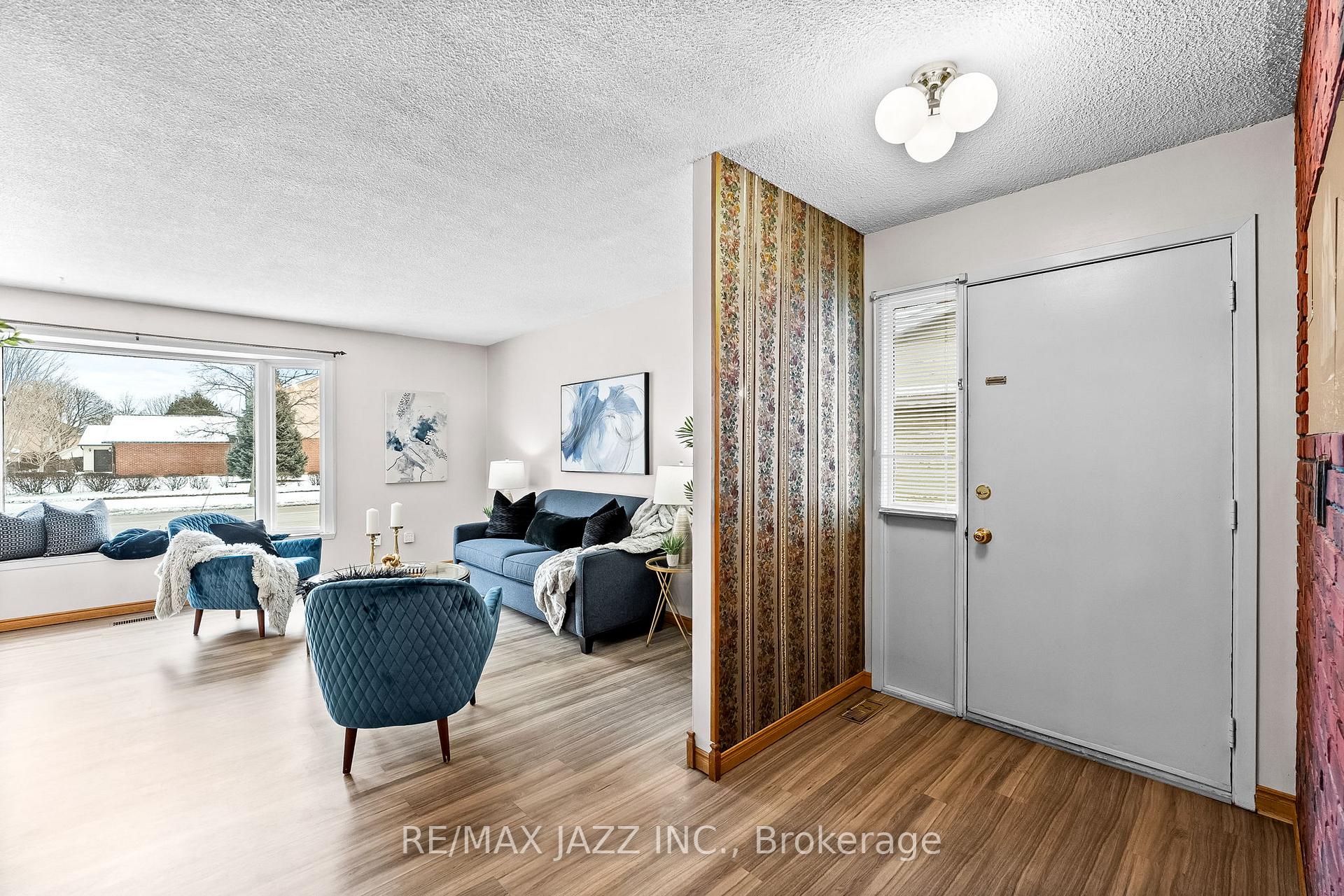 Photo 4 of 1072 Central Park Boulevard N, Oshawa, Centennial — HOMEH