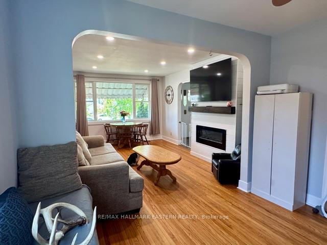 Photo 4 of 1110 Hayes Street, Peterborough, Otonabee Ward 1 — HOMEH