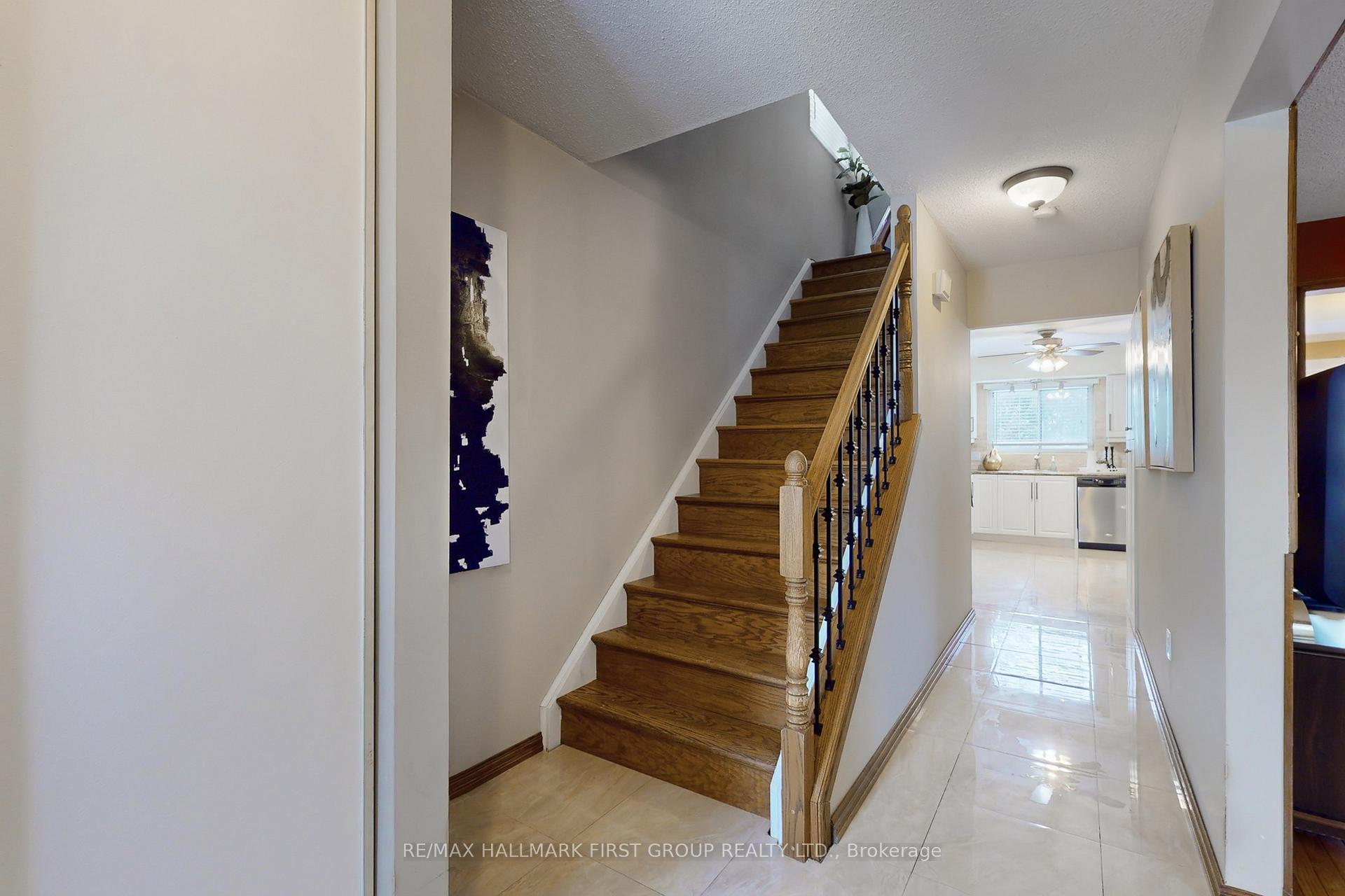 Photo 19 of 552 Lancelot Crescent, Oshawa, Eastdale — HOMEH