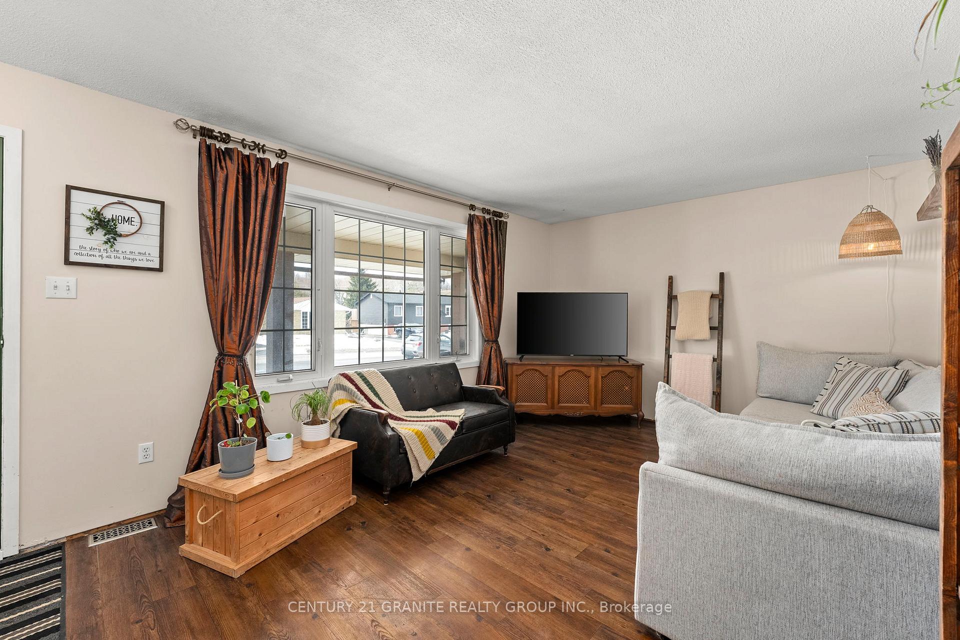 Photo 3 of 1767 Redwood Drive, Peterborough, Monaghan Ward 2 — HOMEH