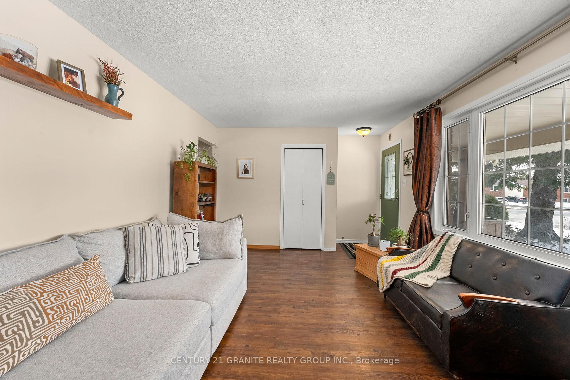 Photo 4 of 1767 Redwood Drive, Peterborough, Monaghan Ward 2 — HOMEH