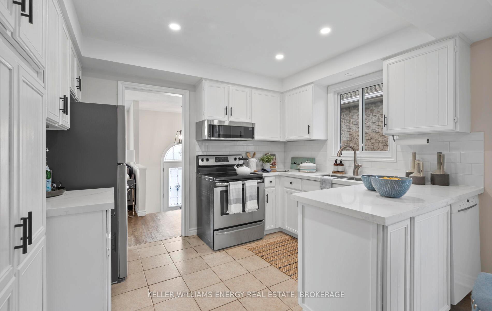 Photo 8 of 222 Overbank Drive, Oshawa, McLaughlin — HOMEH