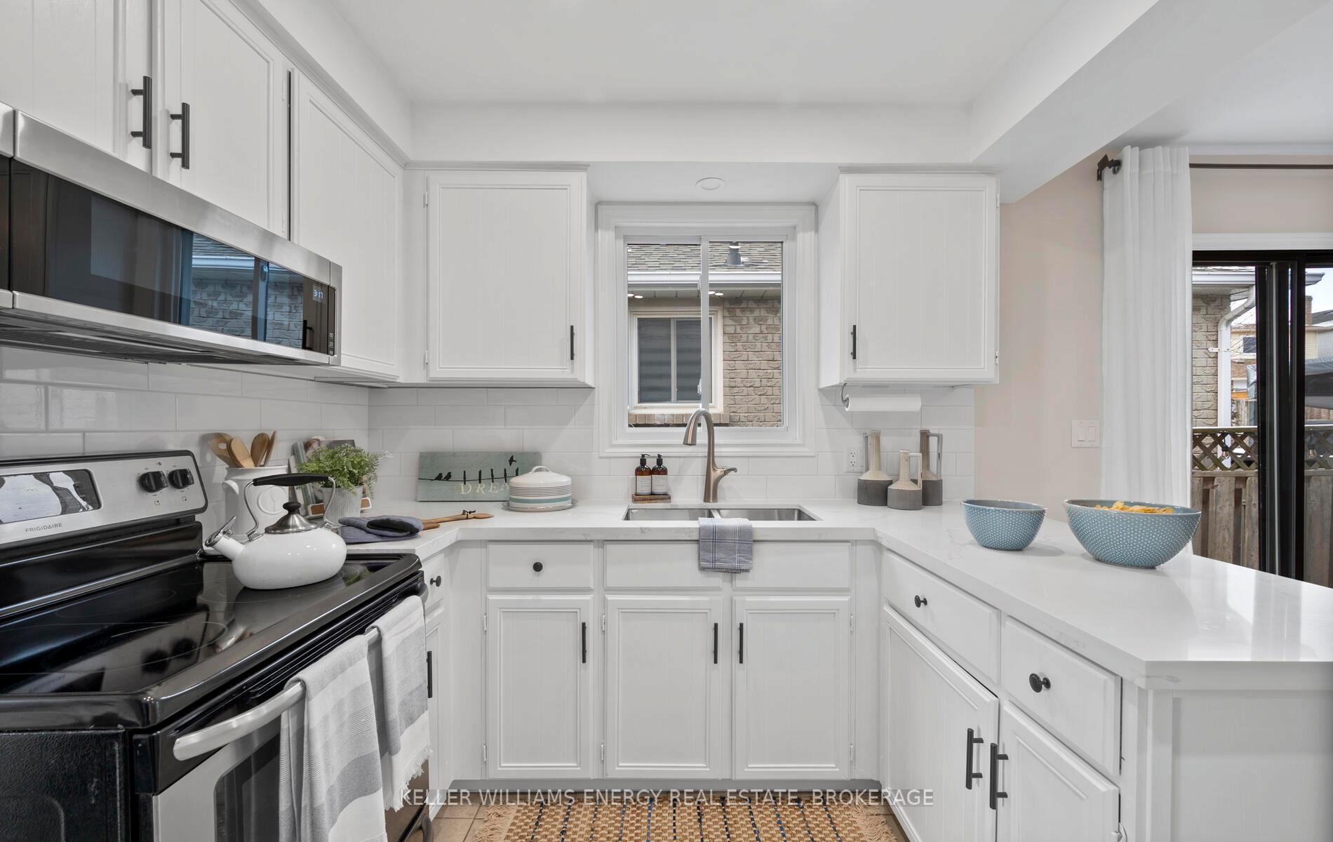 Photo 9 of 222 Overbank Drive, Oshawa, McLaughlin — HOMEH
