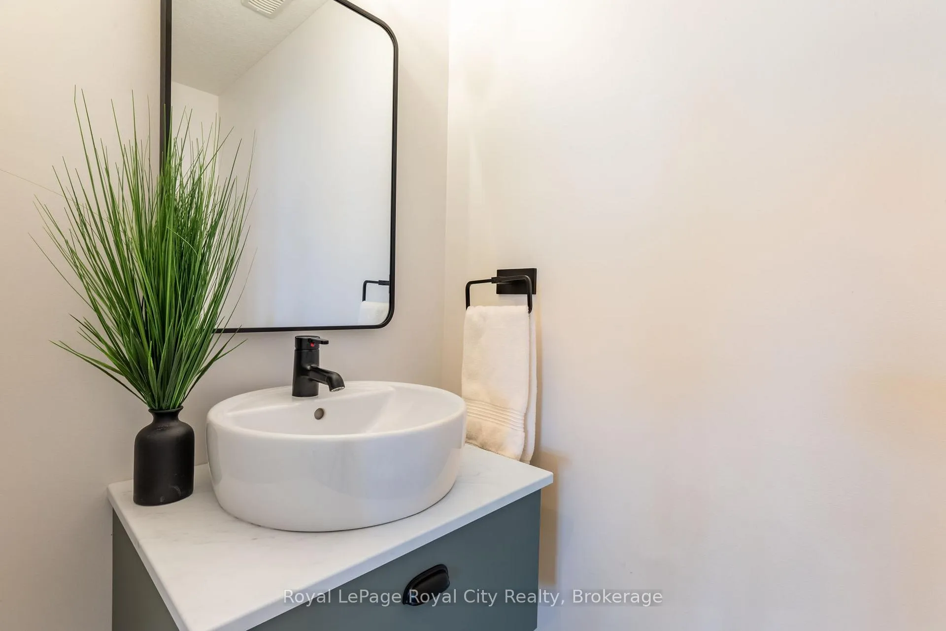 Photo 15 of Unit 316, 333 Gosling Gardens, Guelph, Clairfields/Hanlon Business Park — HOMEH