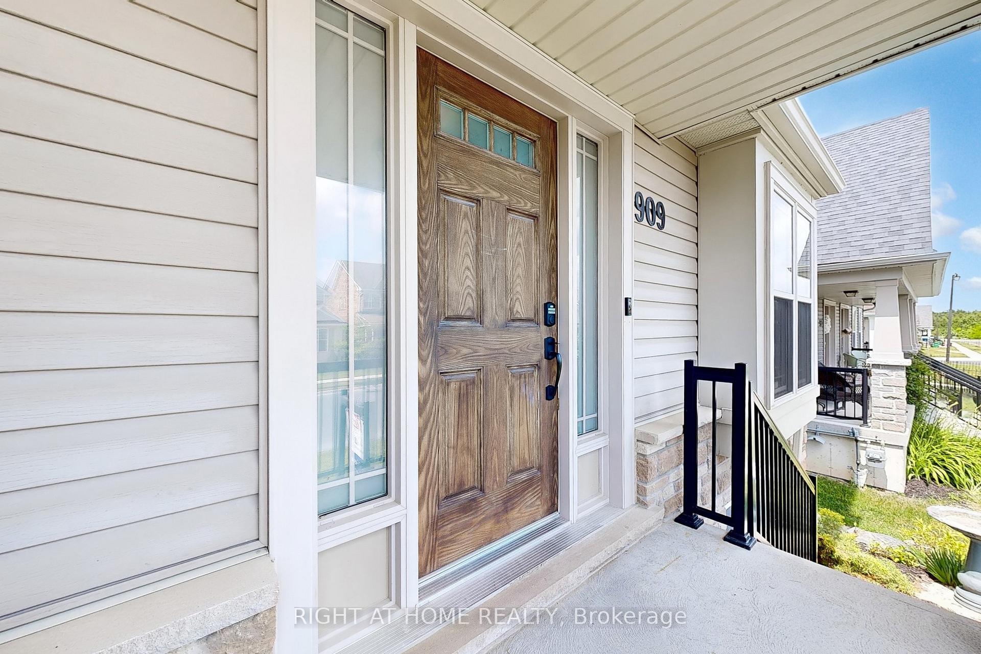 Photo 3 of 909 Broadway Boulevard, Peterborough, Northcrest Ward 5 — HOMEH