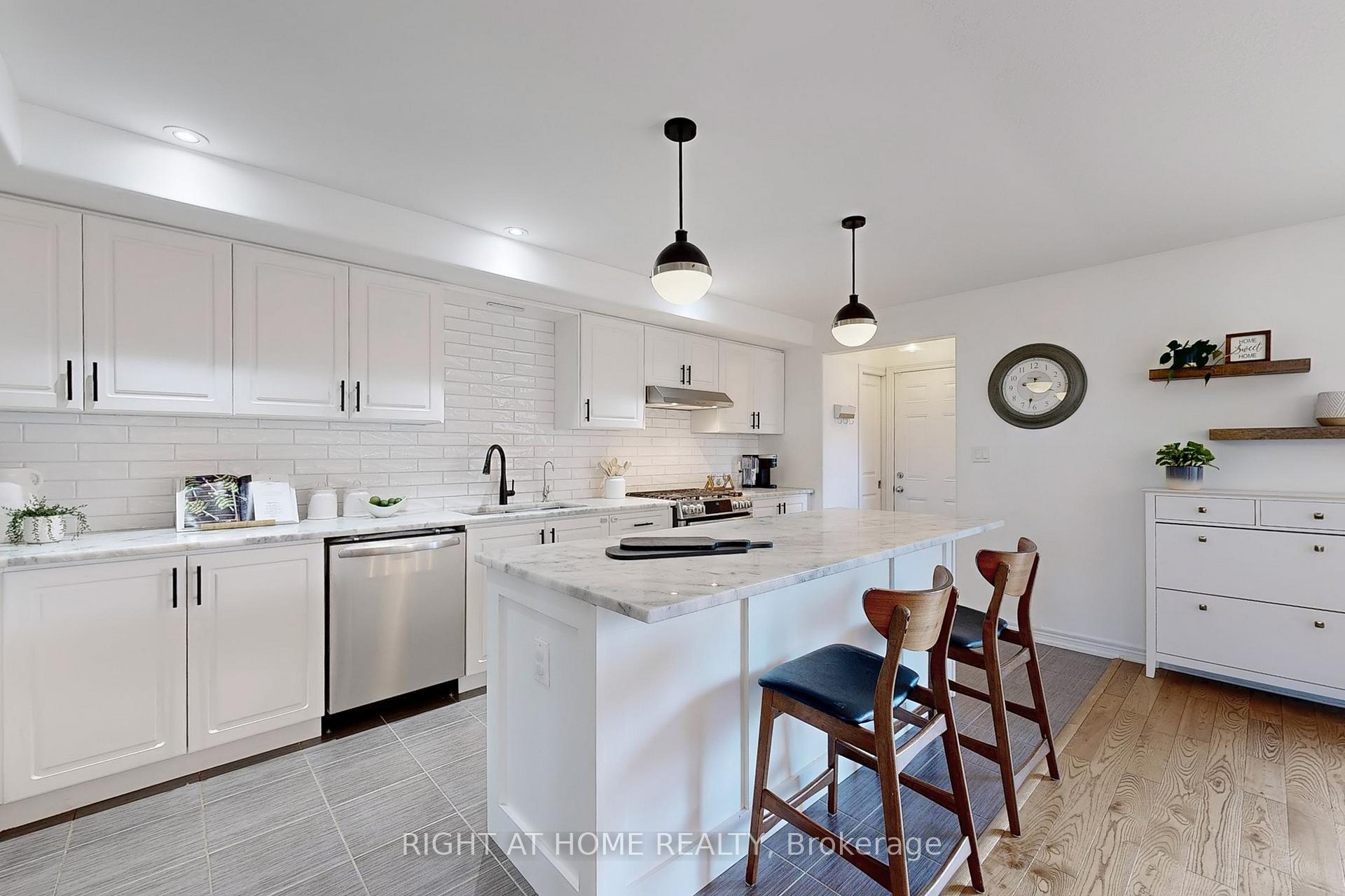 Photo 13 of 909 Broadway Boulevard, Peterborough, Northcrest Ward 5 — HOMEH