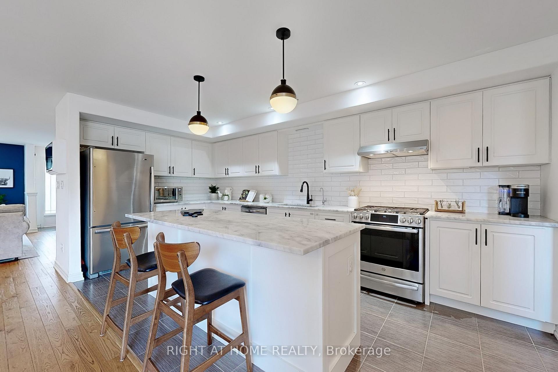 Photo 14 of 909 Broadway Boulevard, Peterborough, Northcrest Ward 5 — HOMEH