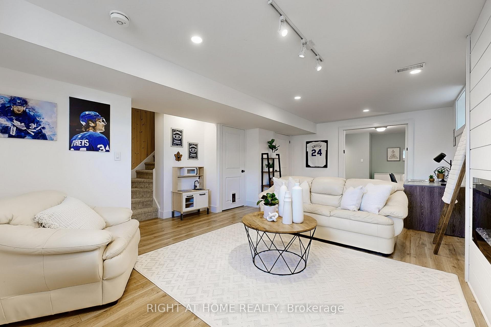 Photo 33 of 909 Broadway Boulevard, Peterborough, Northcrest Ward 5 — HOMEH
