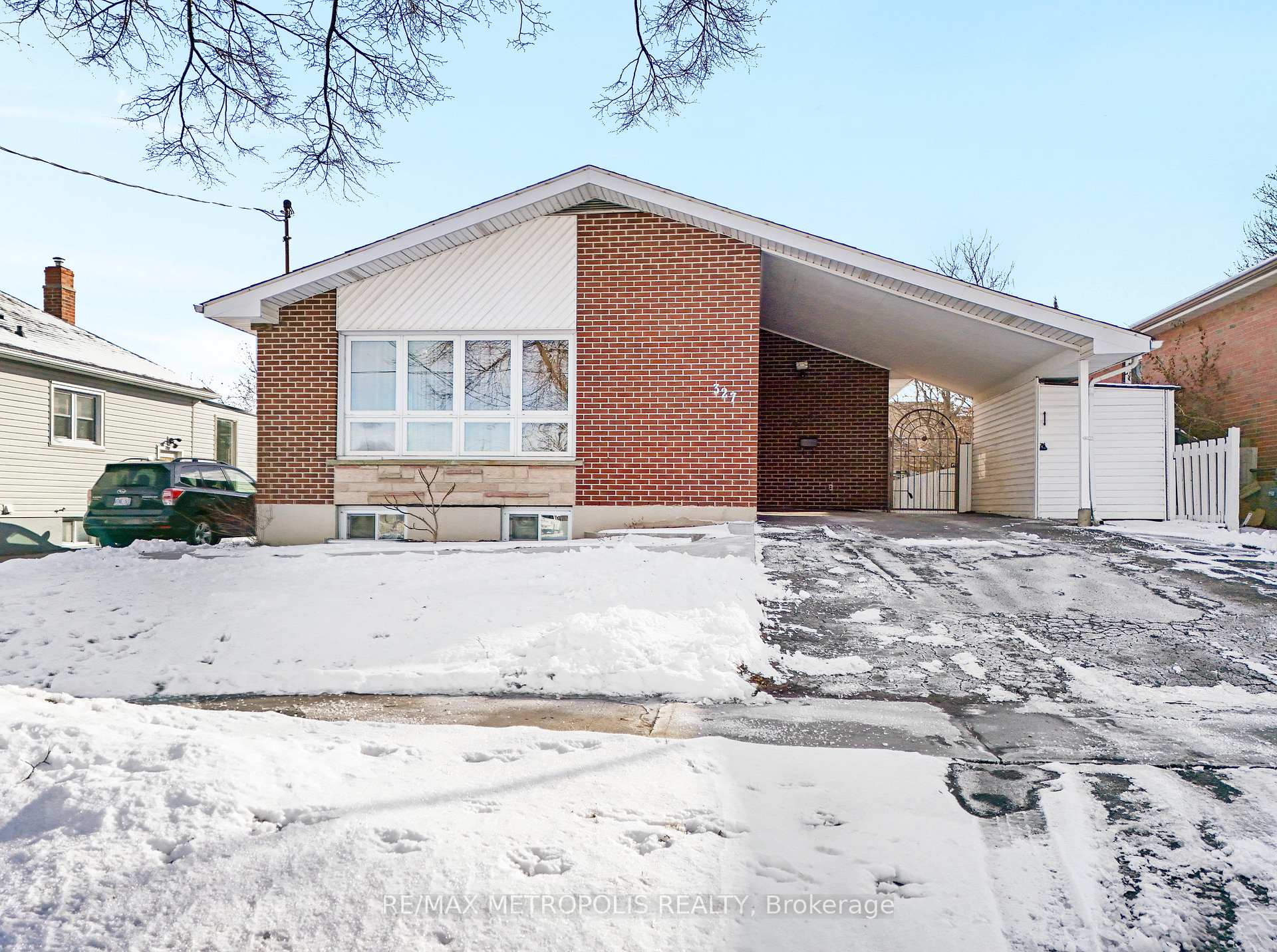 Photo 1 of 327 Ballard Street, Oshawa, Lakeview — HOMEH
