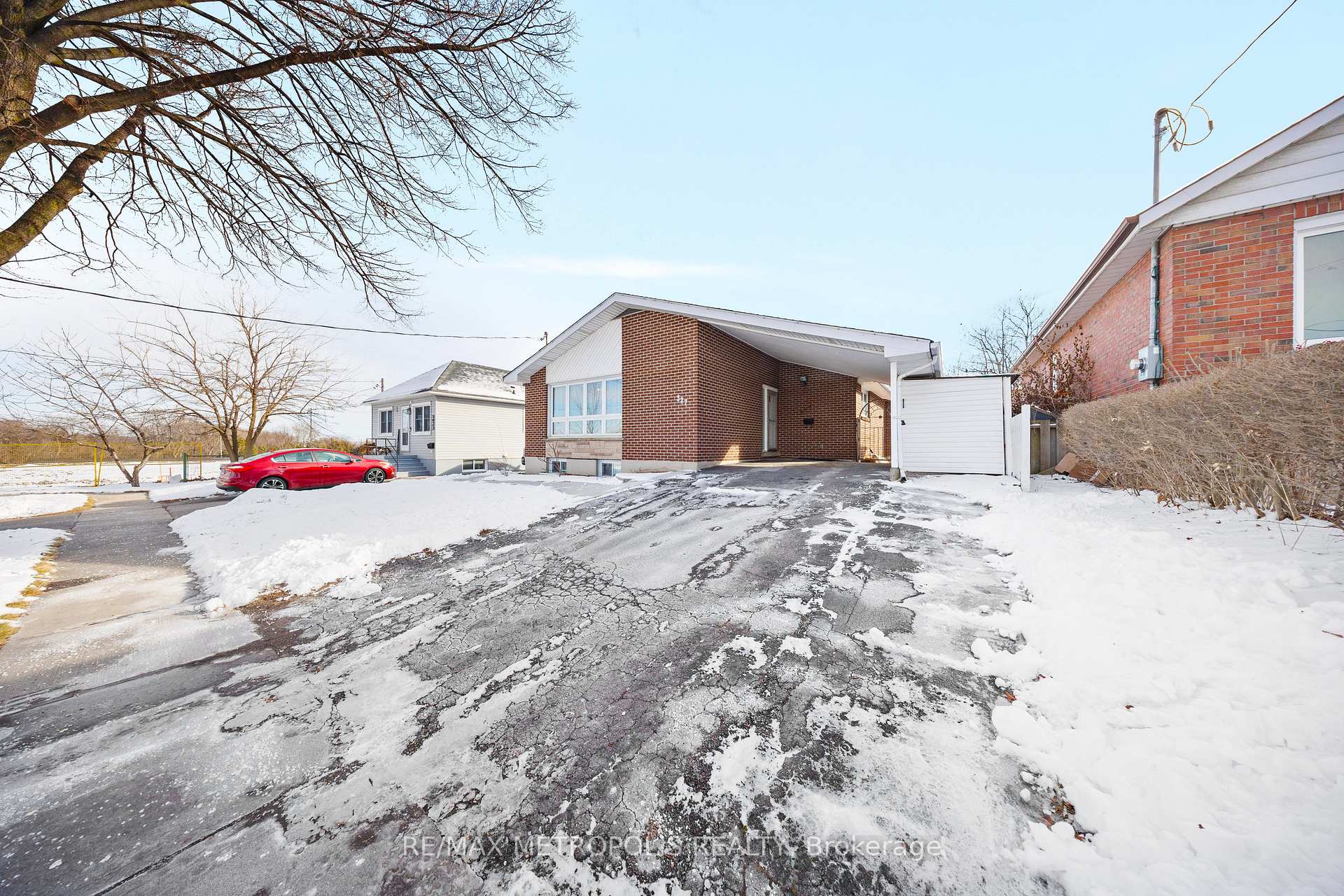 Photo 3 of 327 Ballard Street, Oshawa, Lakeview — HOMEH