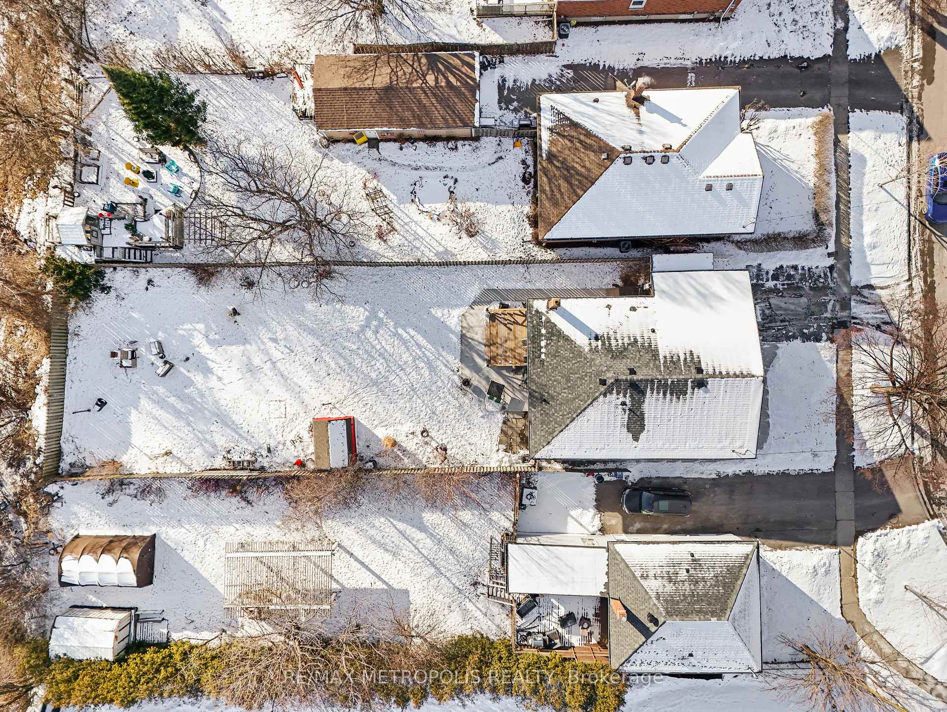 Photo 5 of 327 Ballard Street, Oshawa, Lakeview — HOMEH