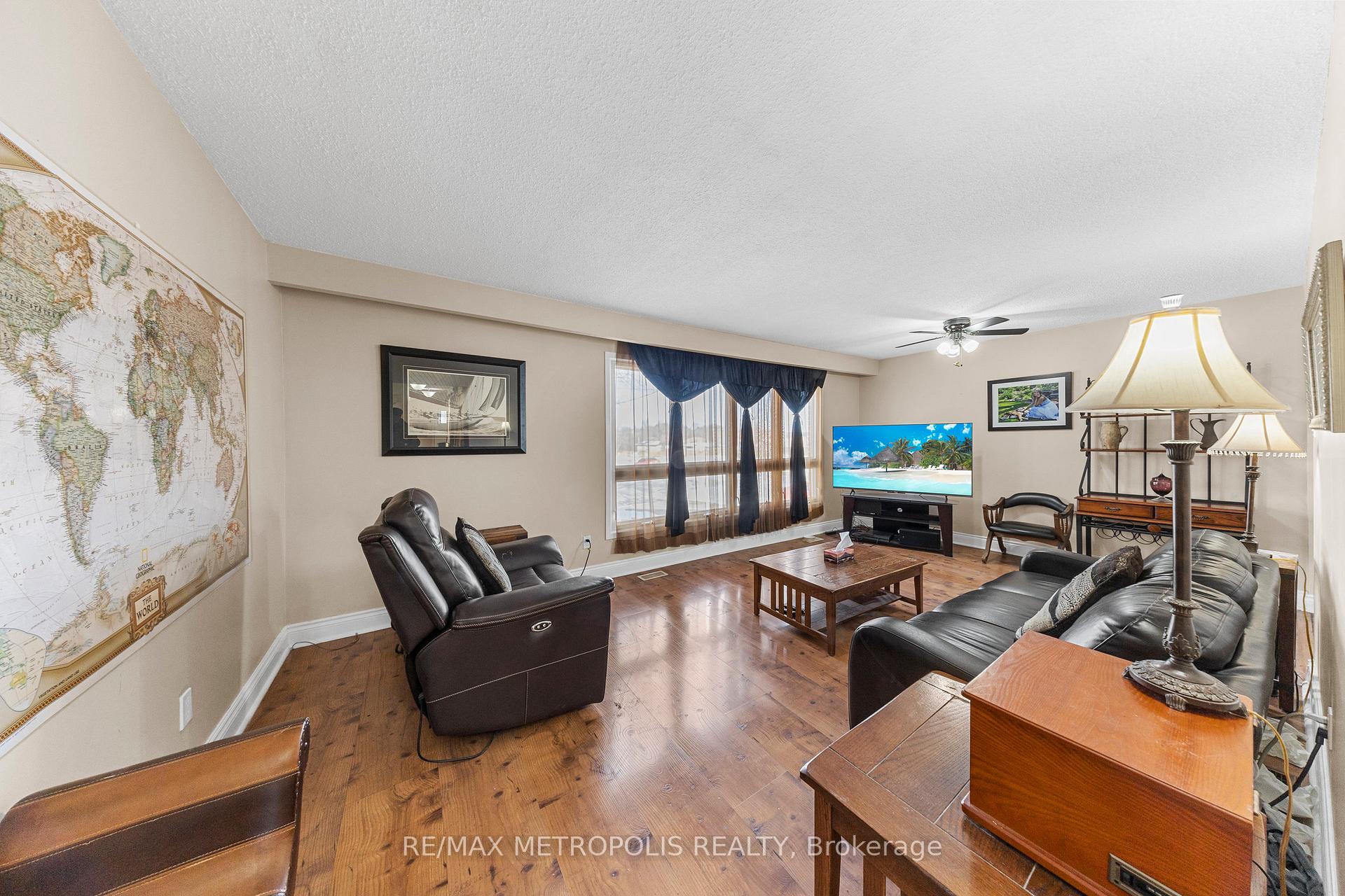 Photo 7 of 327 Ballard Street, Oshawa, Lakeview — HOMEH