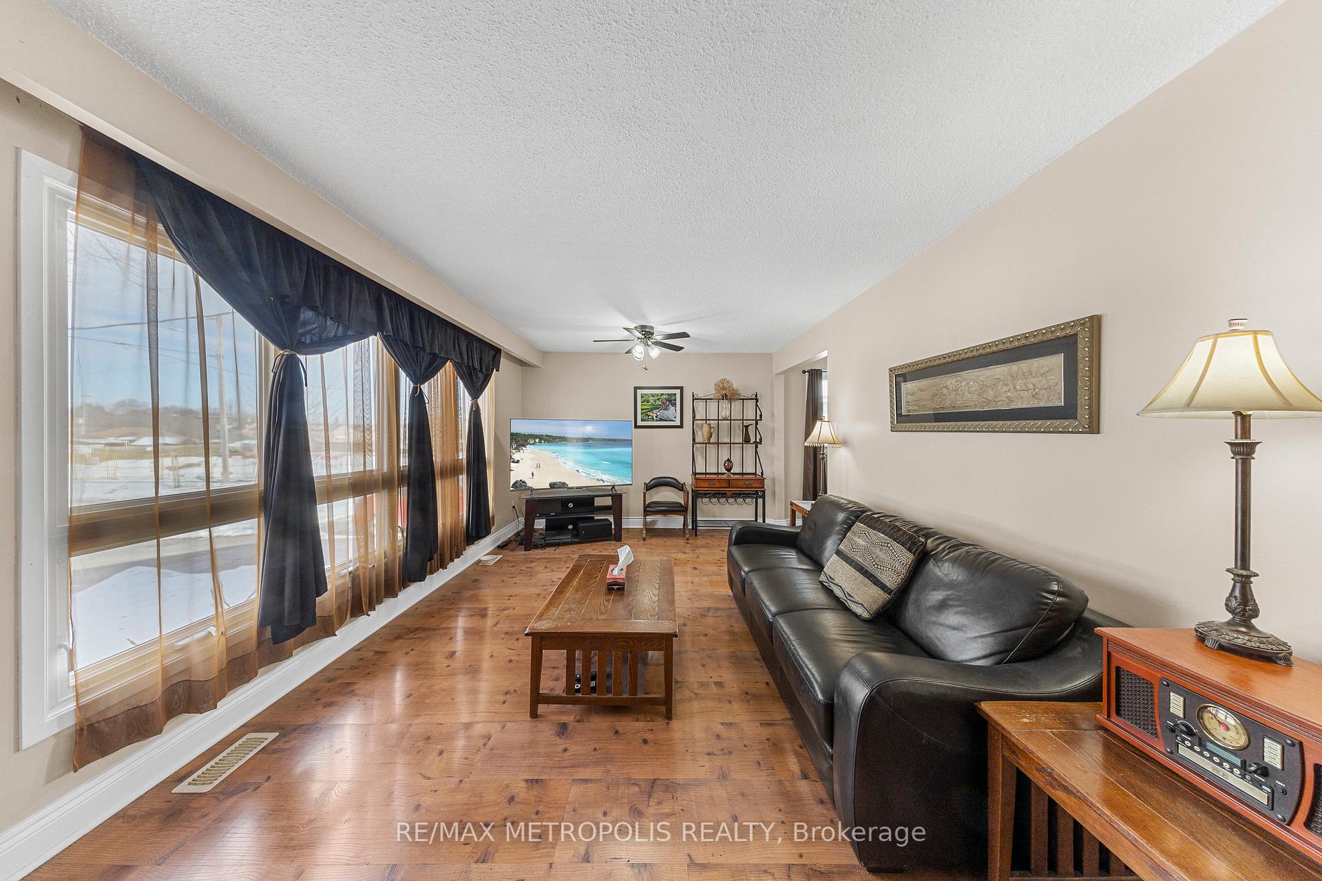 Photo 8 of 327 Ballard Street, Oshawa, Lakeview — HOMEH