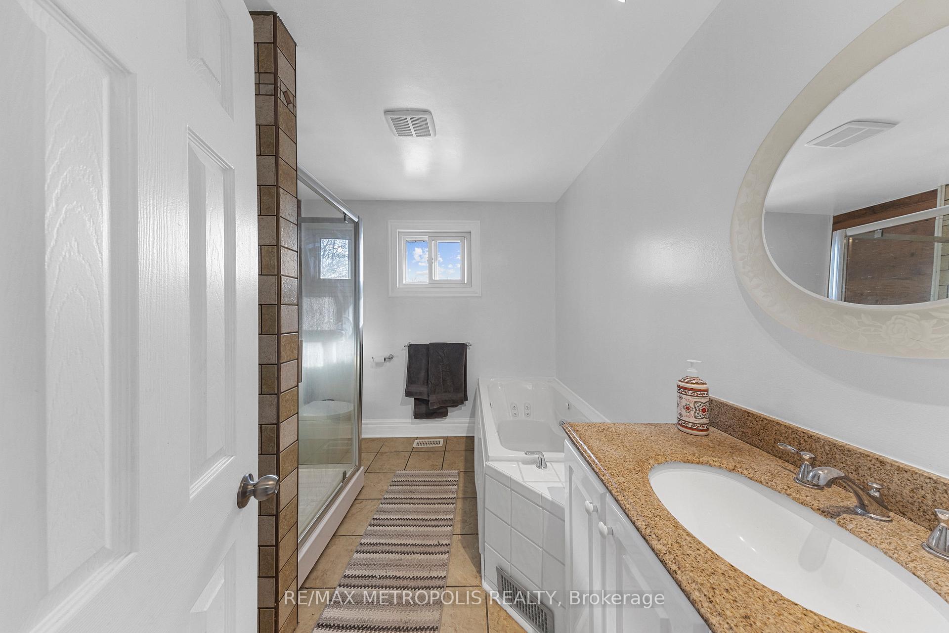Photo 13 of 327 Ballard Street, Oshawa, Lakeview — HOMEH