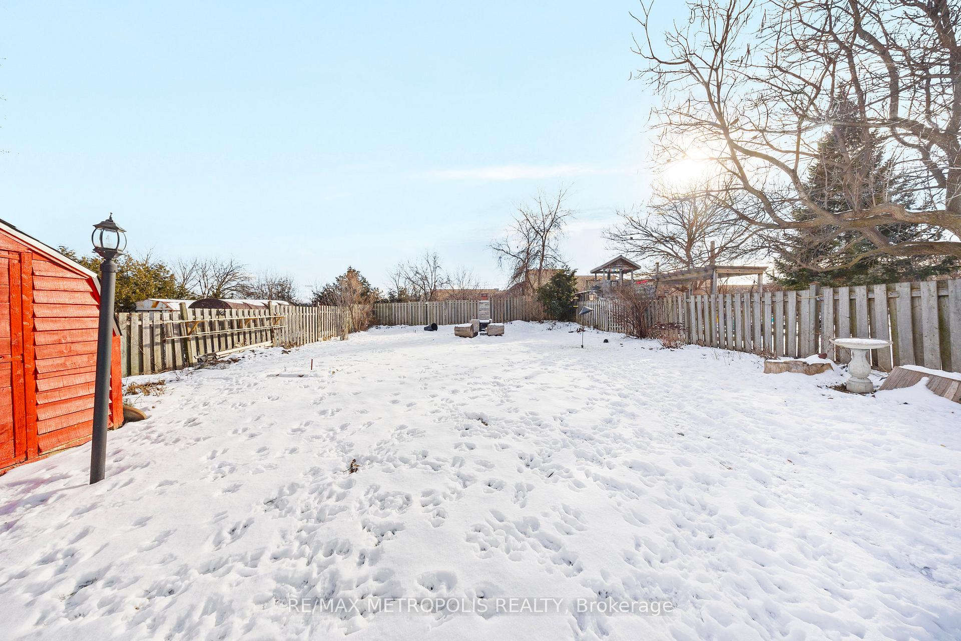 Photo 21 of 327 Ballard Street, Oshawa, Lakeview — HOMEH
