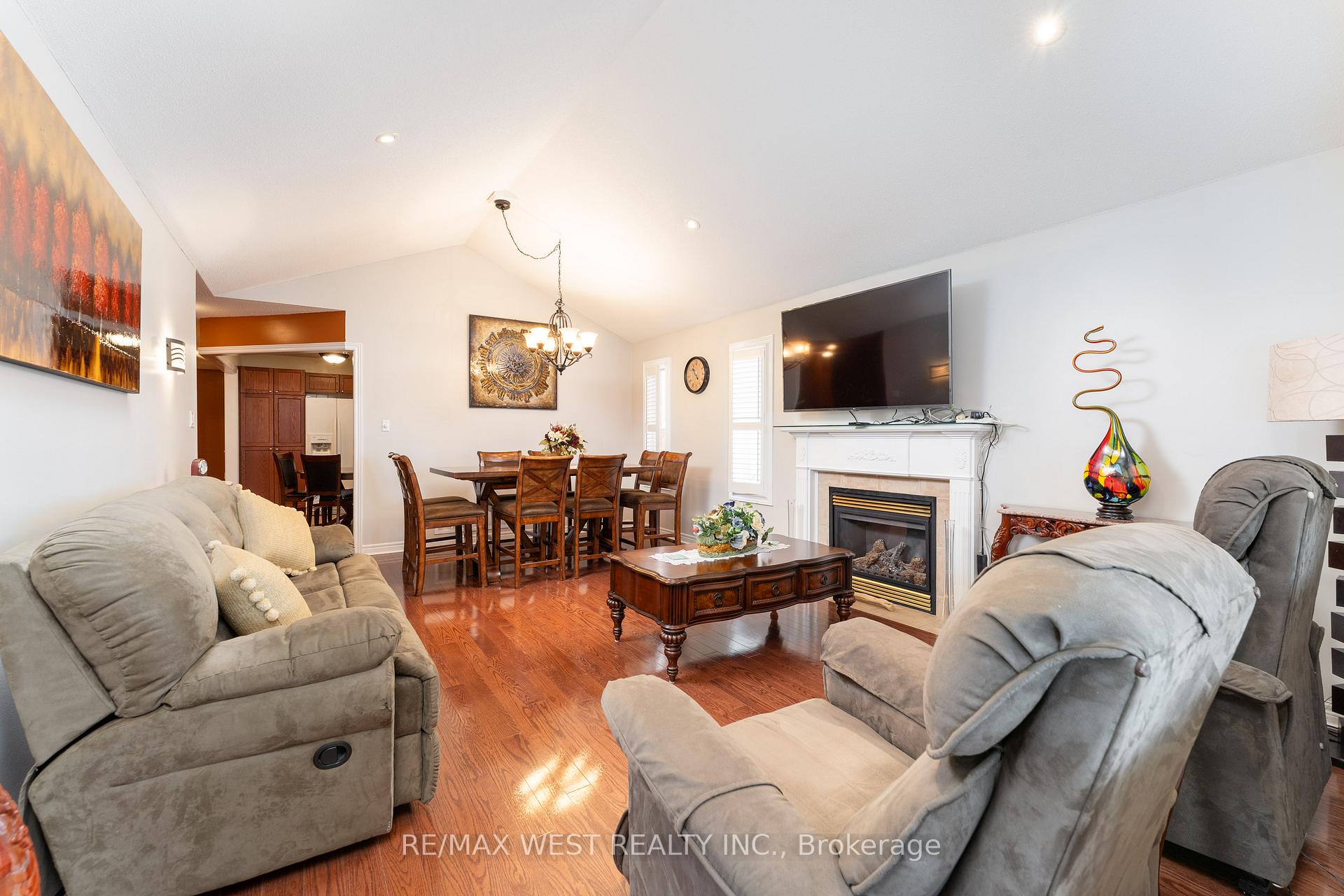 Photo 6 of 38 Napiermews Drive, Ajax, Northwest Ajax — HOMEH