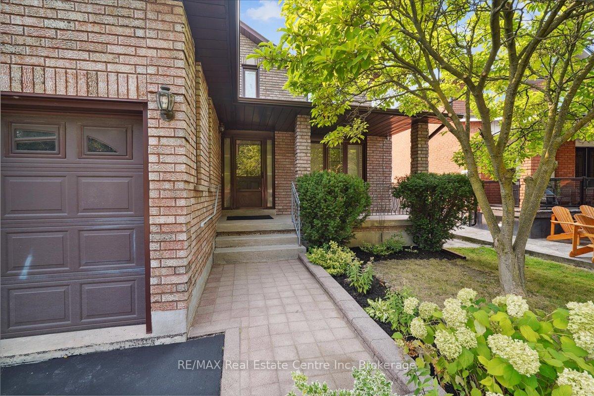 Photo 2 of 15 Glitter Road, Vaughan, East Woodbridge — HOMEH