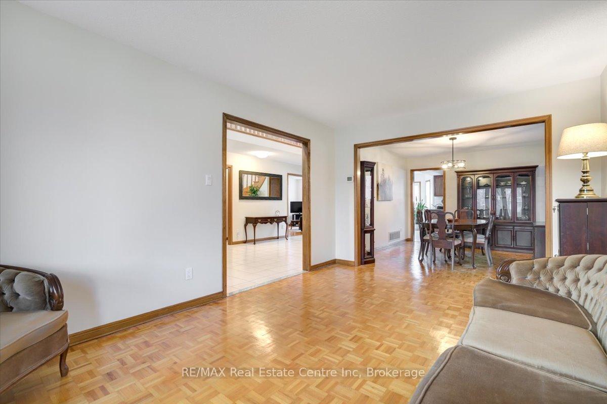 Photo 6 of 15 Glitter Road, Vaughan, East Woodbridge — HOMEH